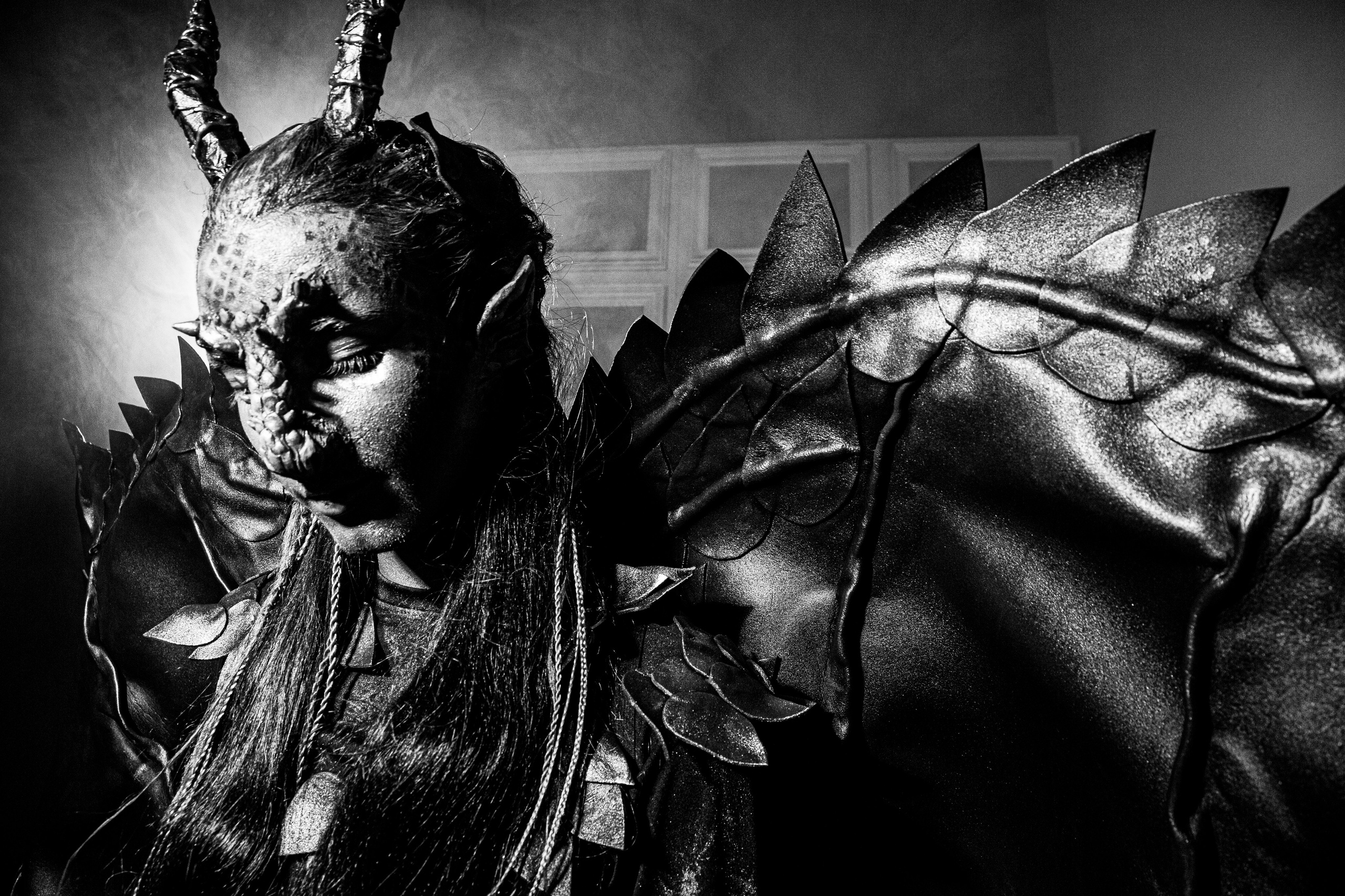 Алена. Дракон. Черно-белый фотограф Дмитрий Пчелкин