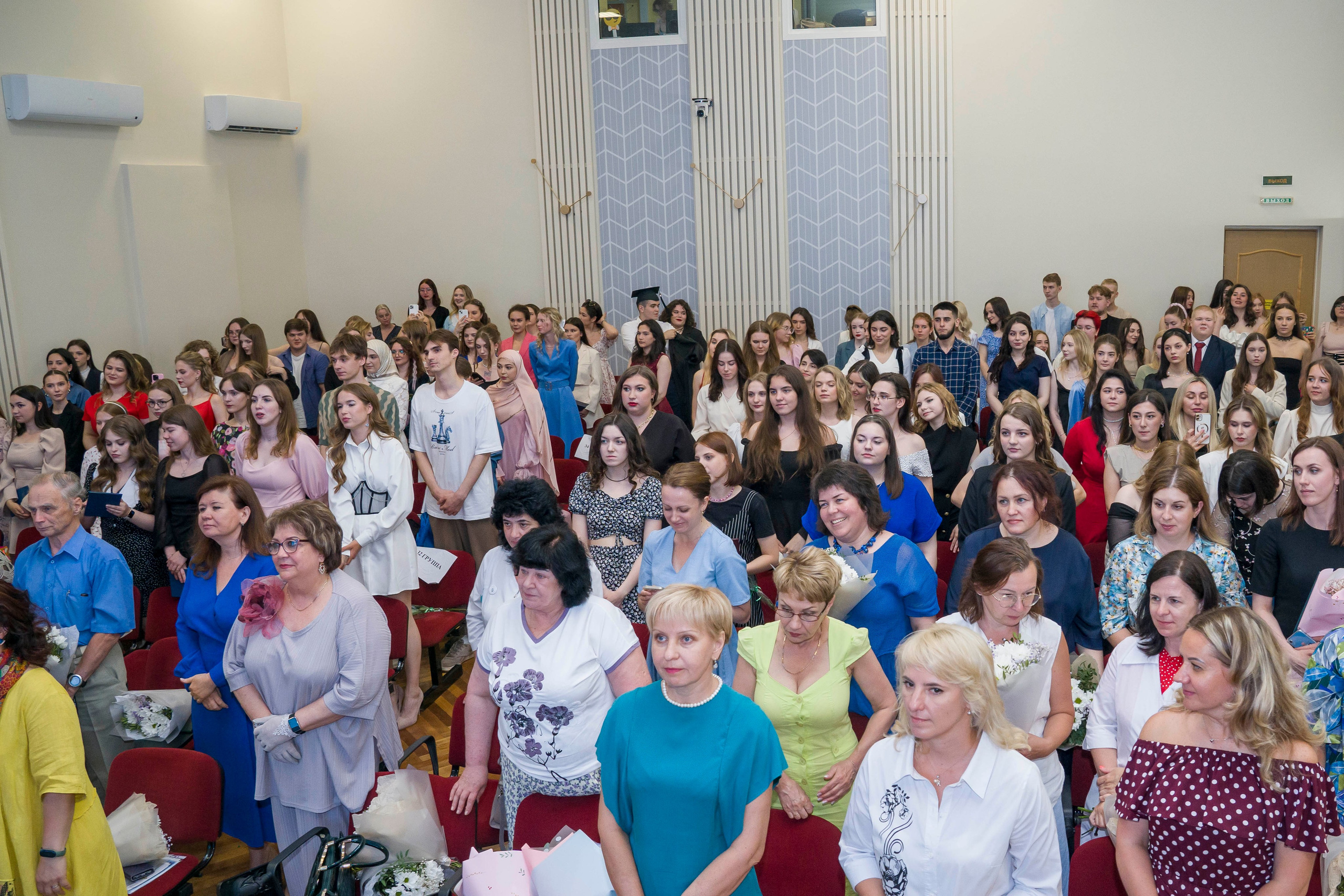 Выпускной в медколледже. Фотограф в Санкт-Петербурге. Репортажная и все съёмки для бизнеса
