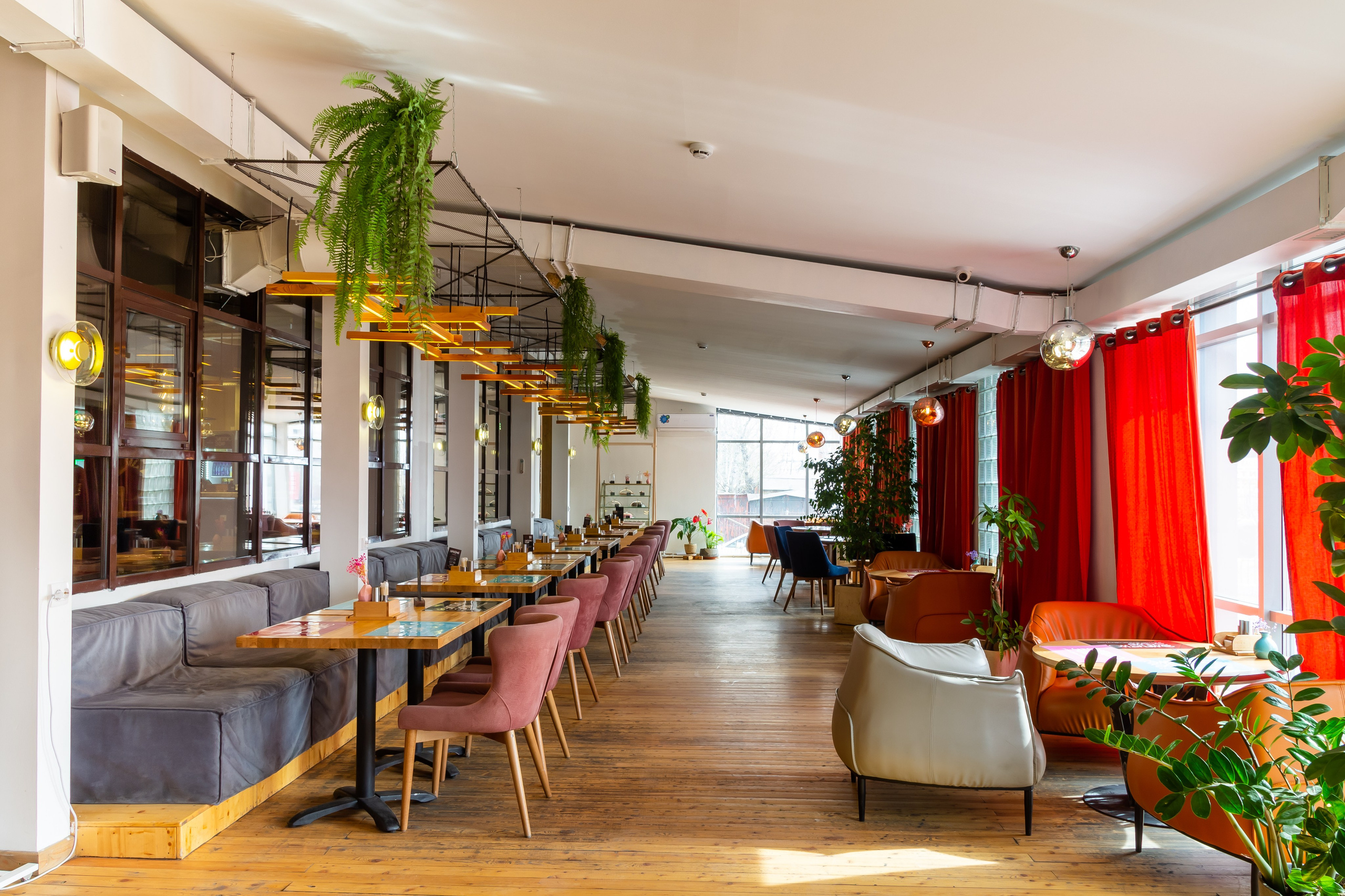 Интерьерная съёмка для кафе Эфир, г. Улан-Удэ, Бурятия. Интерьерный фотограф Стряпунин Александр. (рестораны, кафе, эфир, эмпатио эфир, европейская кухня, бурятская кухня)