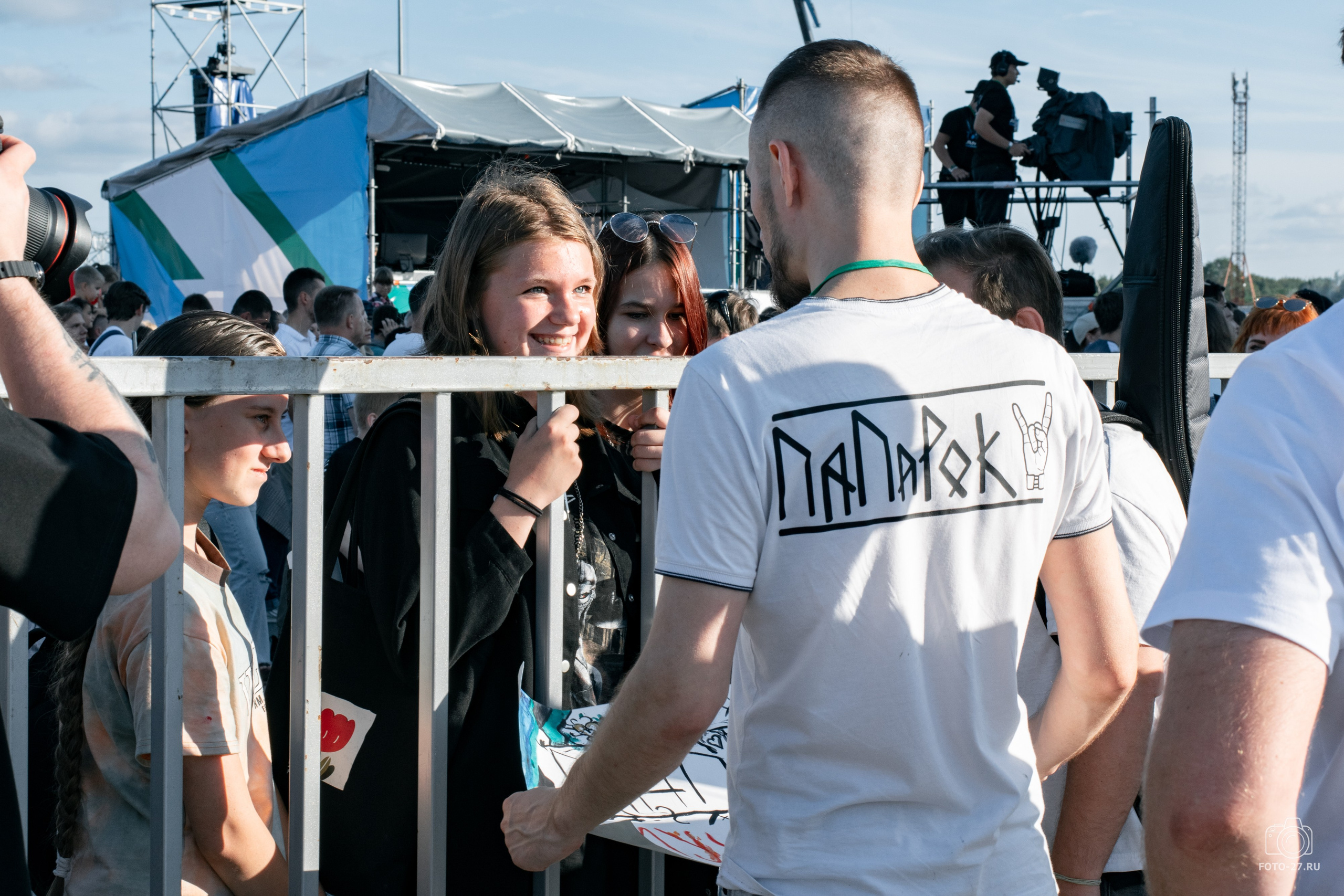 Антон Курдюмов фотограф в Хабаровске Рина Курдюмова фото27 foto27 Антон Дорофеев репортажный репортаж документалист Тони и Рина фотосоздатели ПаПаРоК Рок над Амуром 2024 фестиваль Хабаровск