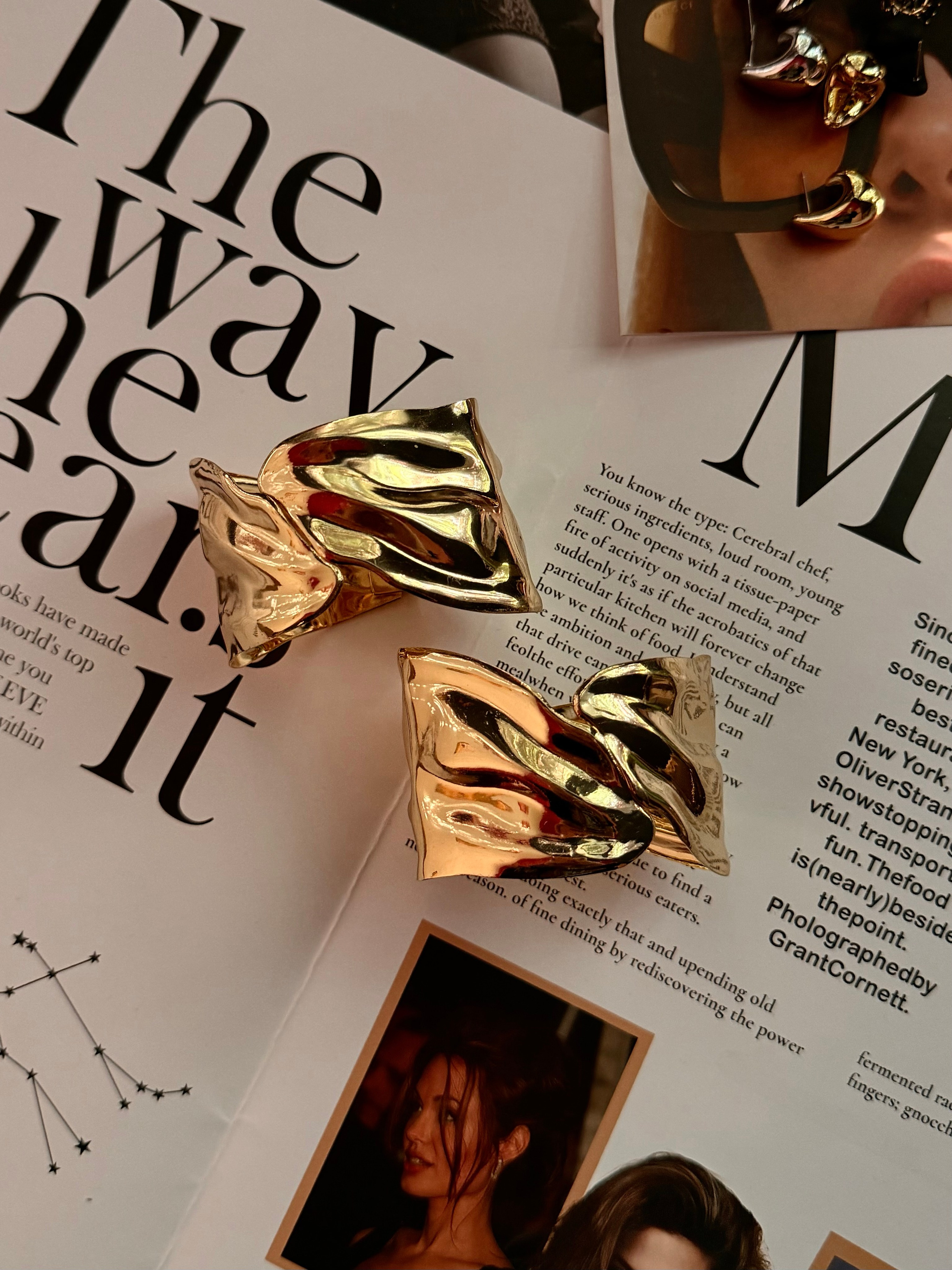 Украшения. Первая студия автопортрета в Донецке КЬЮ