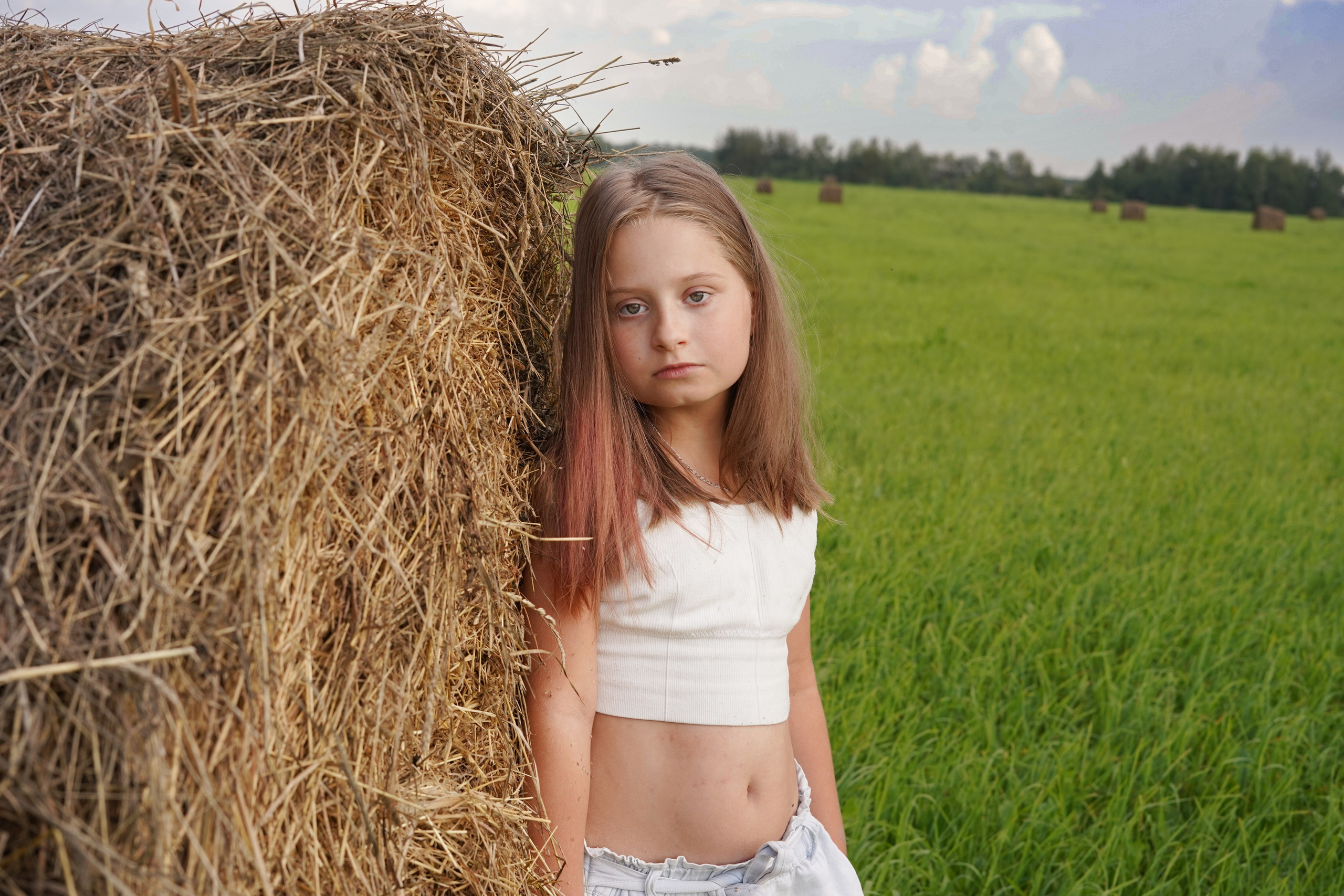 Фотосессия в поле-стоги сена. Главная