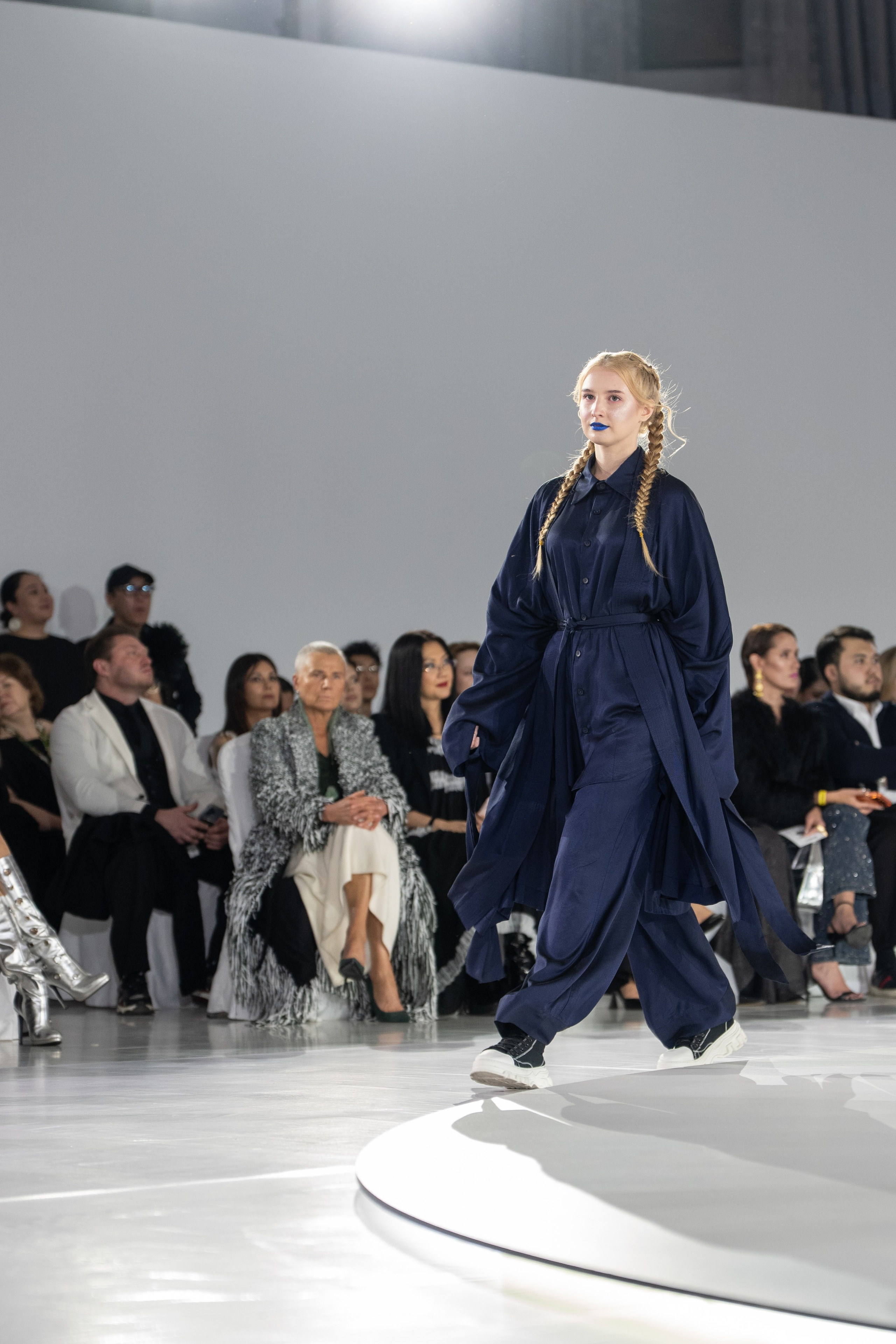 Брэнд Yang Lain. Сайт Алматинского НЮ АРТ, будуар и фэшн фотографа Дениса Карпенко