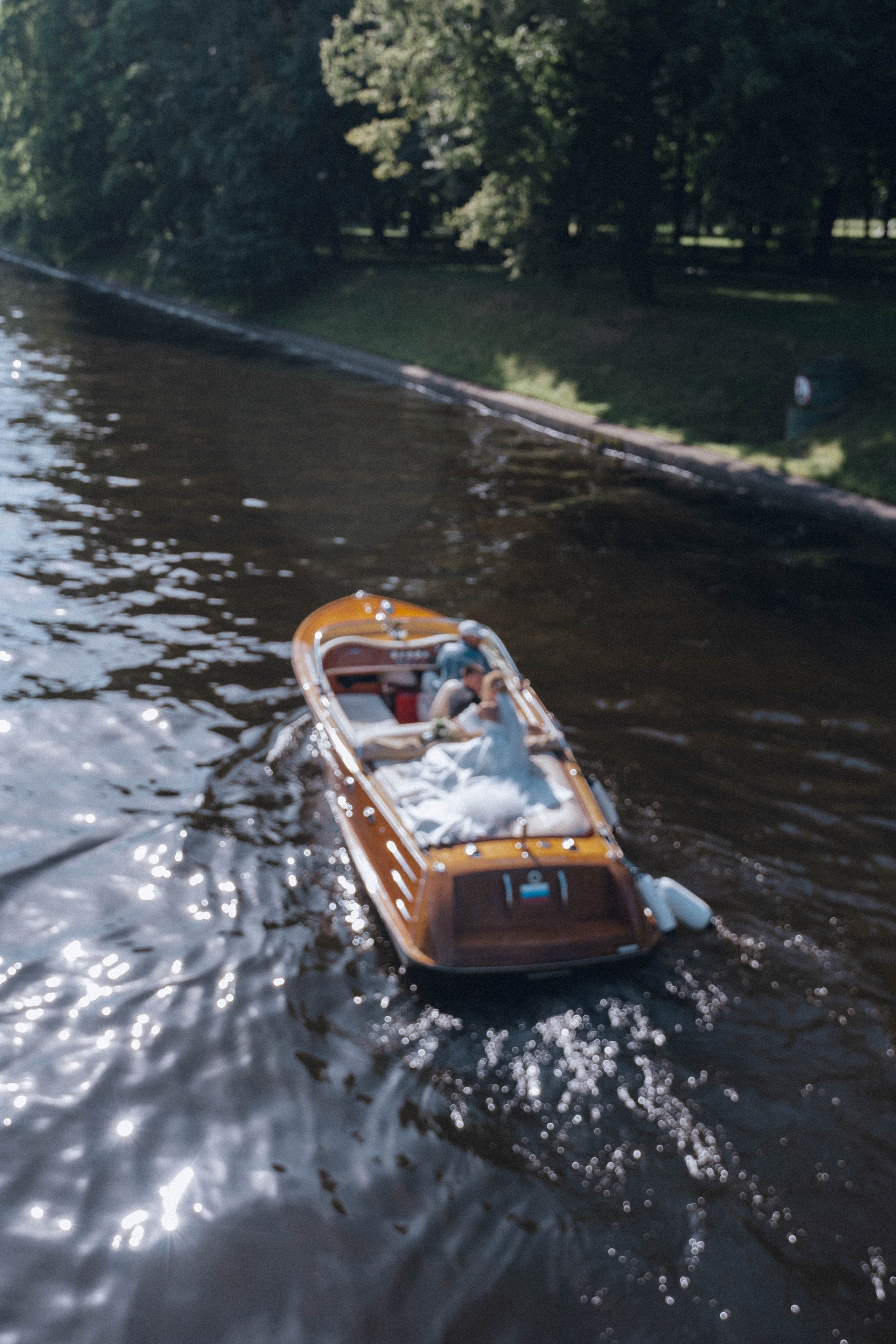 СВАДЕНБНАЯ СЬЕМКА НА КАТЕРЕ ПО КАНАЛАМ САНКТ-ПЕТЕРБУРГА И В АКВАТОРИИ НЕВЫ. Профессиональный фотограф, Санкт-Петербург — Виктория Богомолова