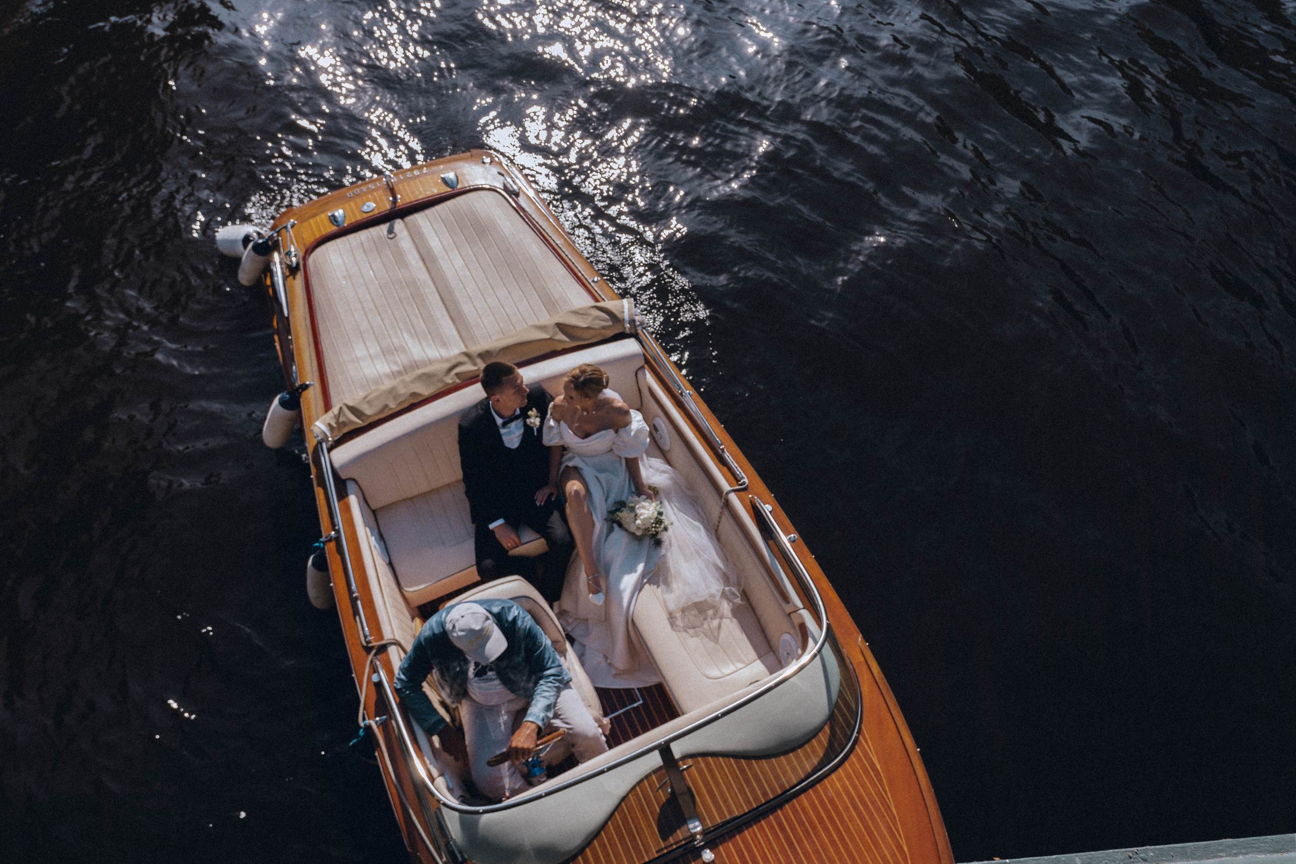 СВАДЕНБНАЯ СЬЕМКА НА КАТЕРЕ ПО КАНАЛАМ САНКТ-ПЕТЕРБУРГА И В АКВАТОРИИ НЕВЫ. Профессиональный фотограф, Санкт-Петербург — Виктория Богомолова