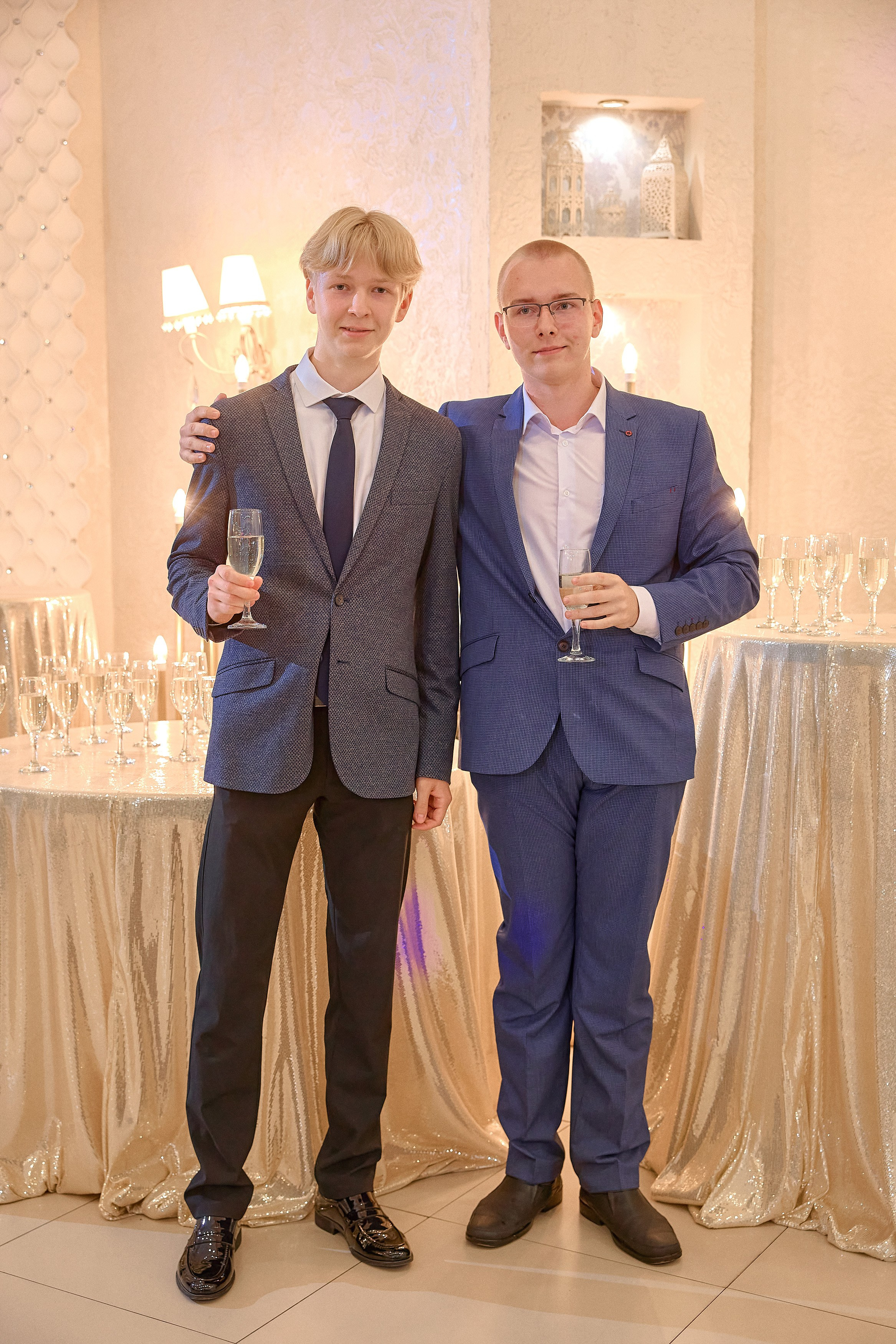 Портфолио репортажной фотосъёмки: Выпускной в ресторане «Император». Фотограф Яковлев Роман — Красноярск