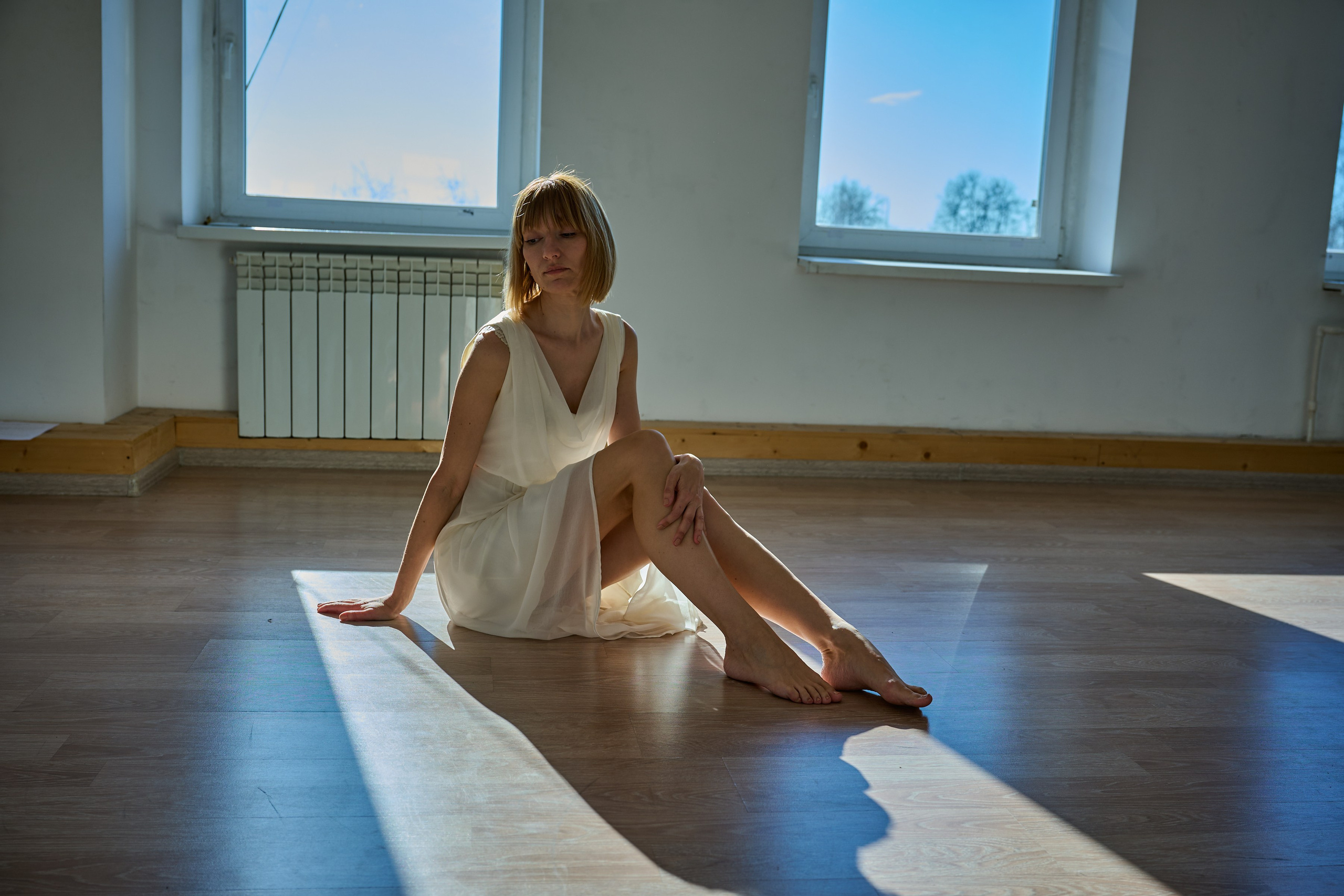 Тихая женская фотография — съёмка без ролей и позирования, где важнее состояние, чем образ