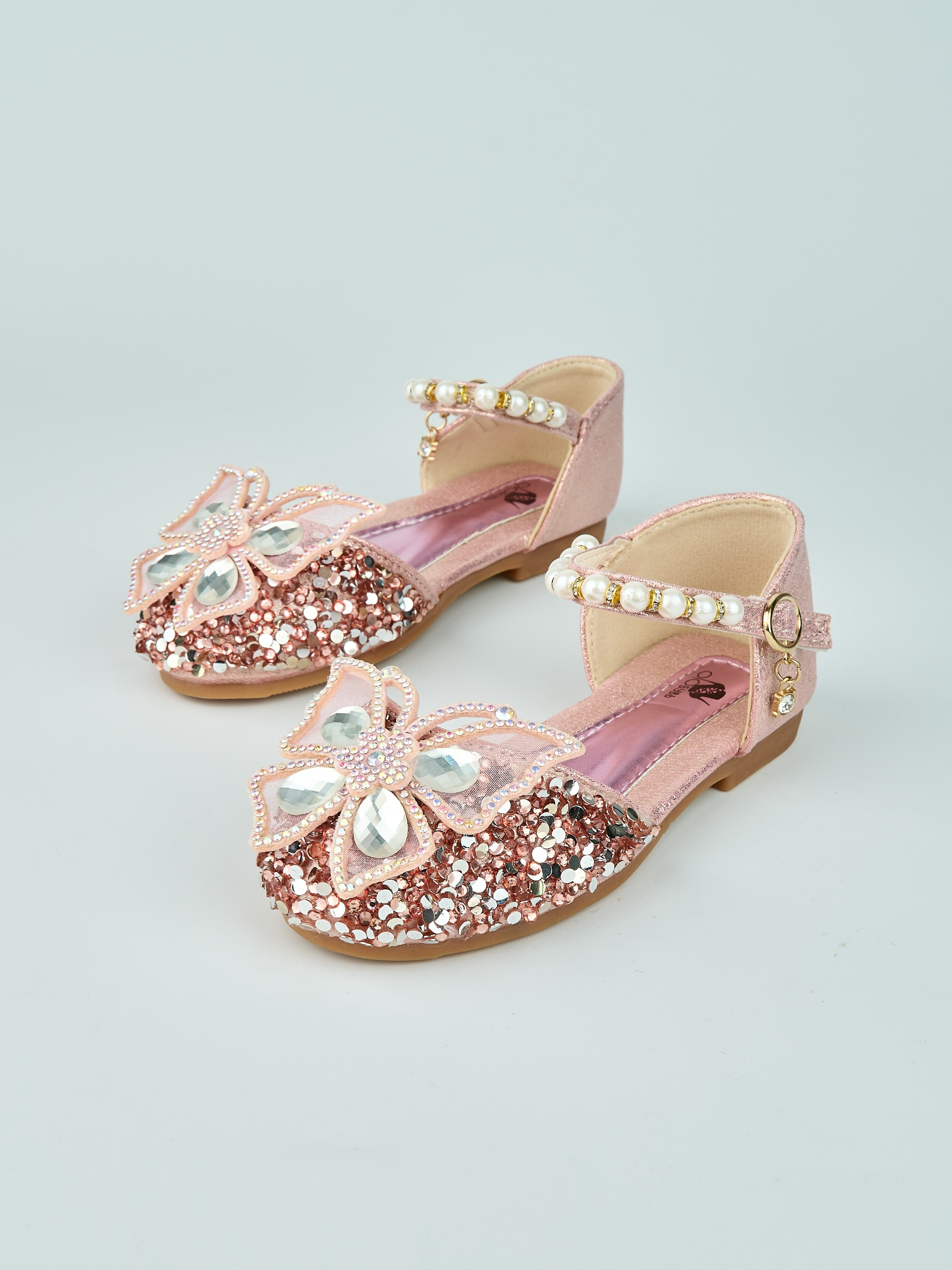 Каталожная фотосъёмка детских туфель для Wildberries