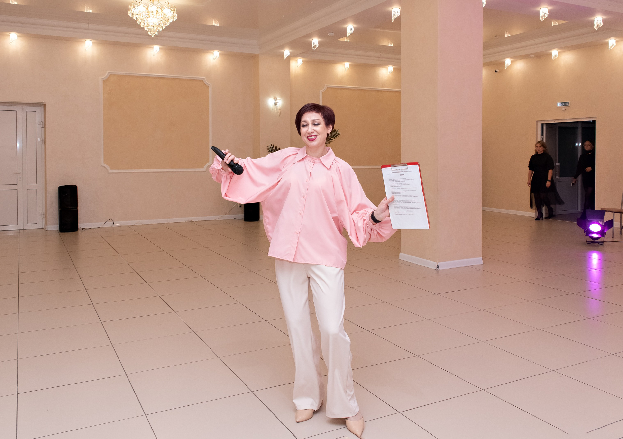 Юбилей Ирины. Ведущая — Наталья Белозерова. Банкетный зал — столовая Радио Завода. Семейный и портретный фотограф Кыштым Челябинск Марина Шигапова