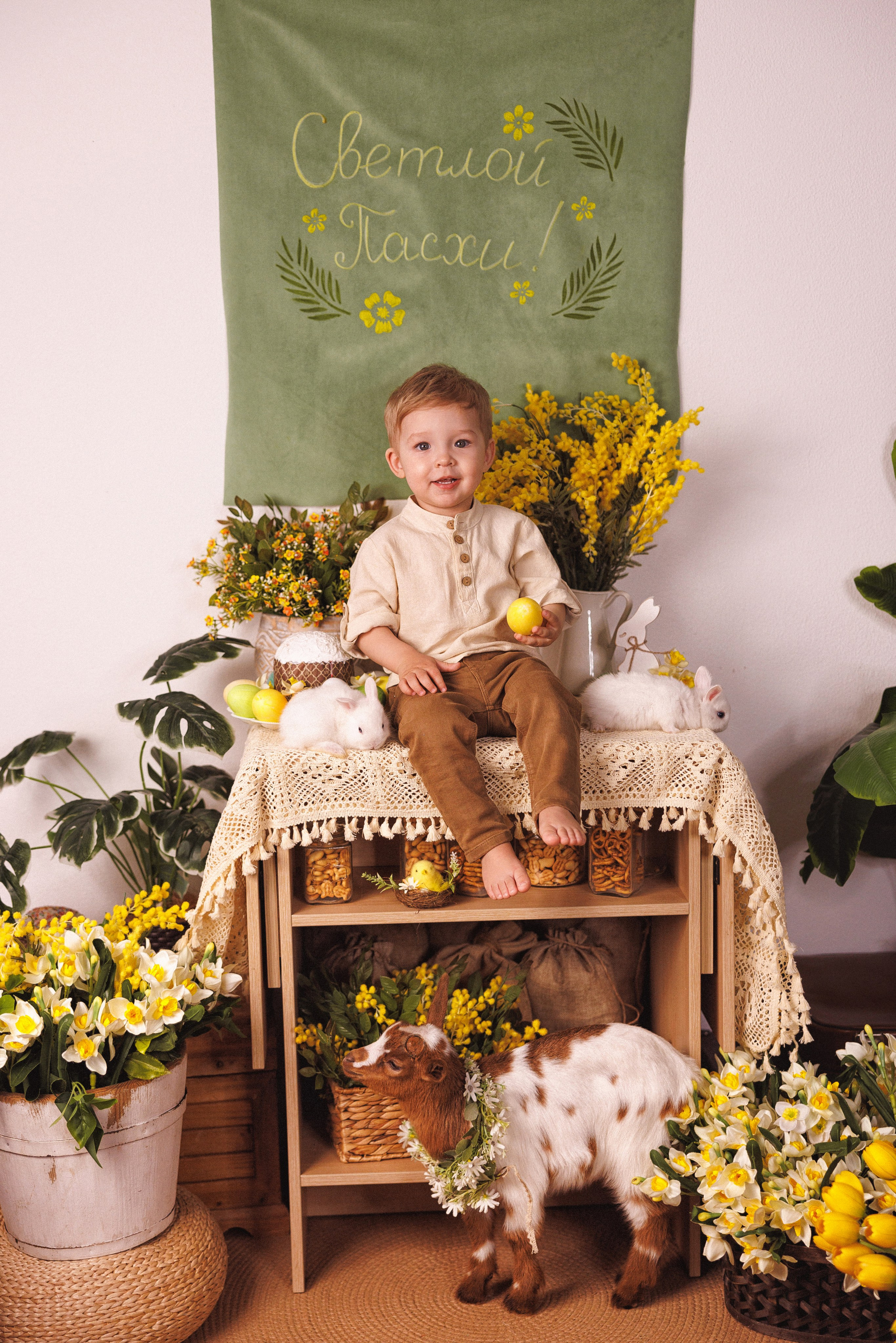 Пасхальная фотосессия с животными (утята, козлик и кролики), в фотостудии «Антураж» город Краснодар. Семейный и детский фотограф в Краснодаре Анна Трашкова