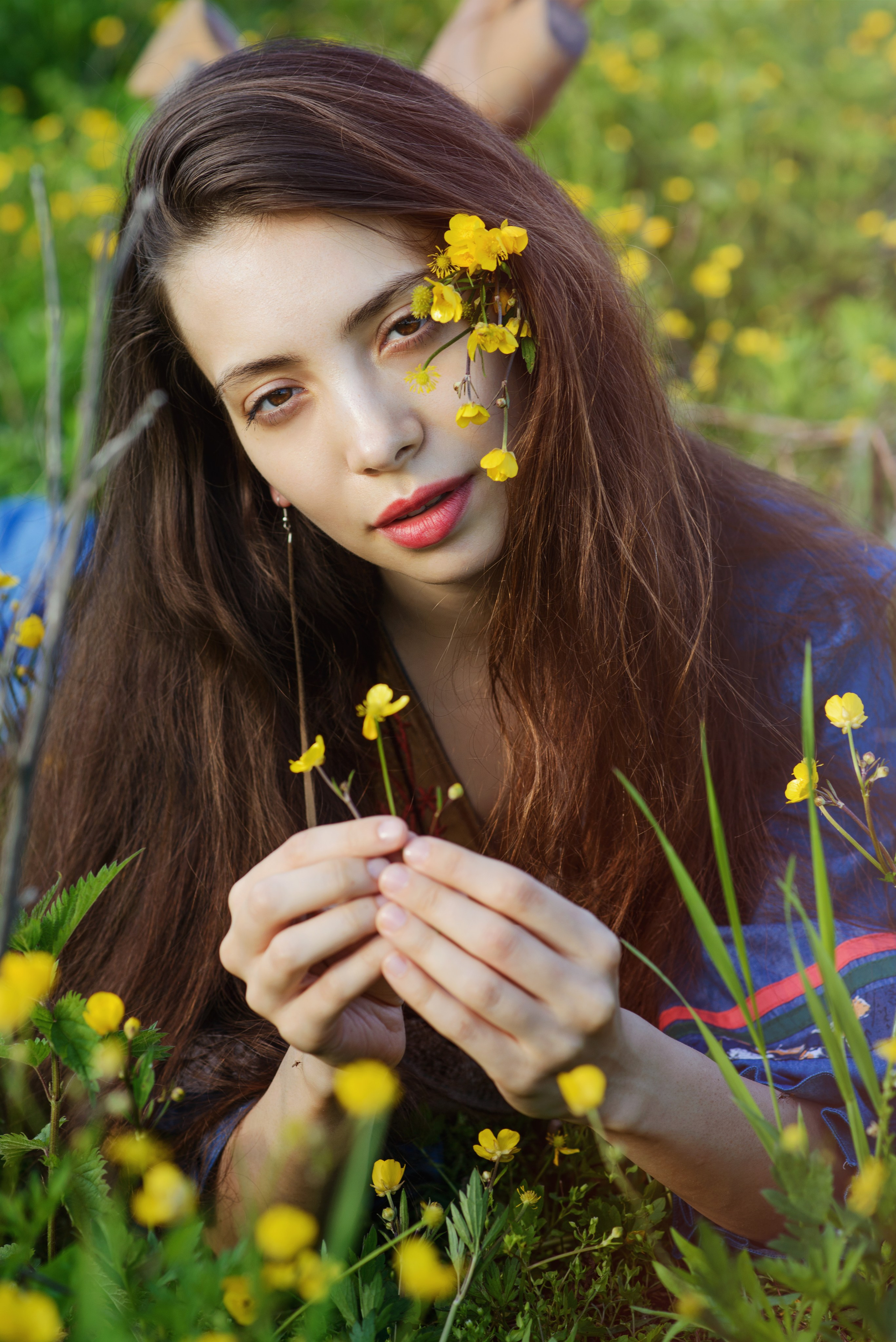 Фотосессия девушки летом в цветах