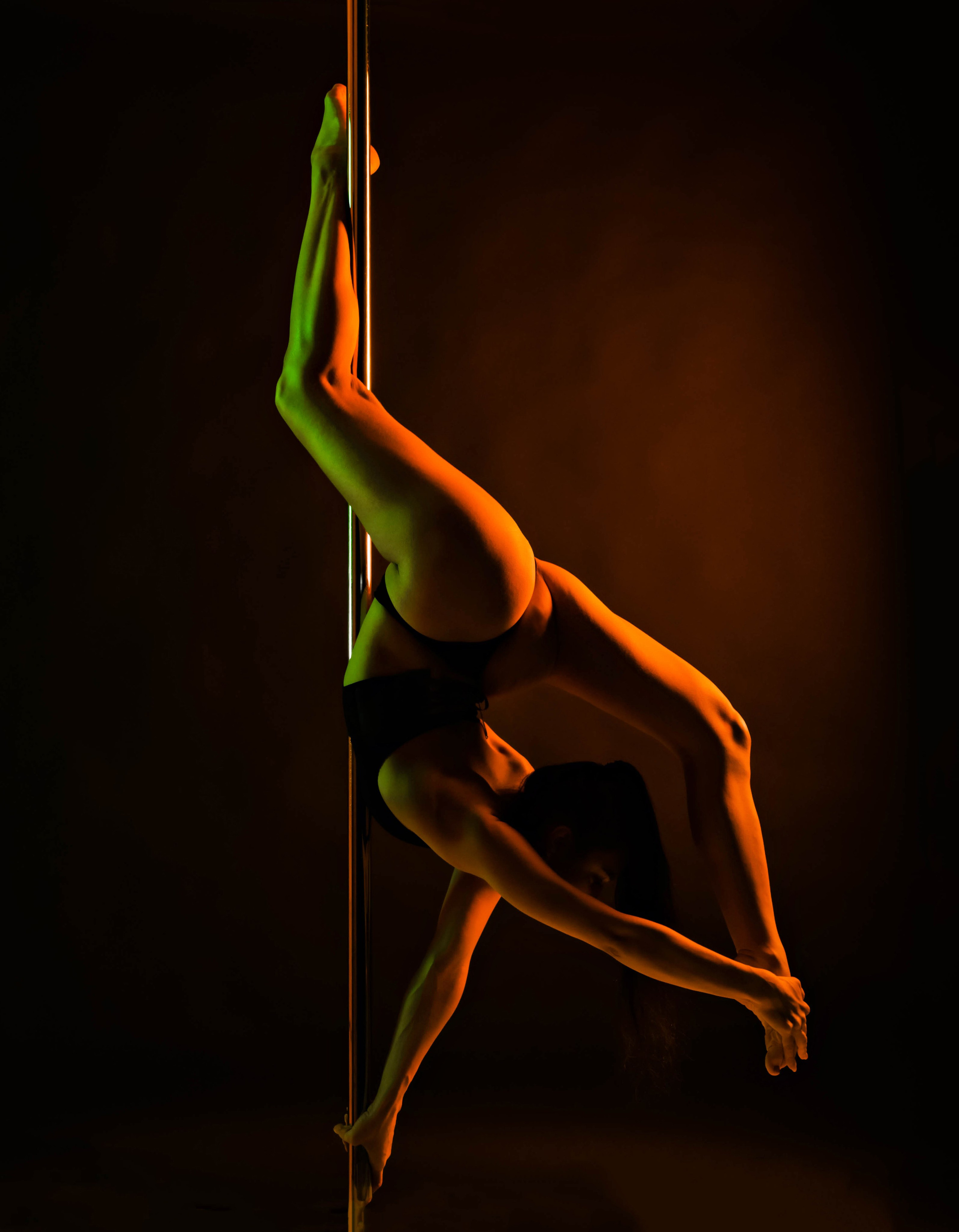 Pole dance (Цветной свет). Фотограф Диана Лысанова