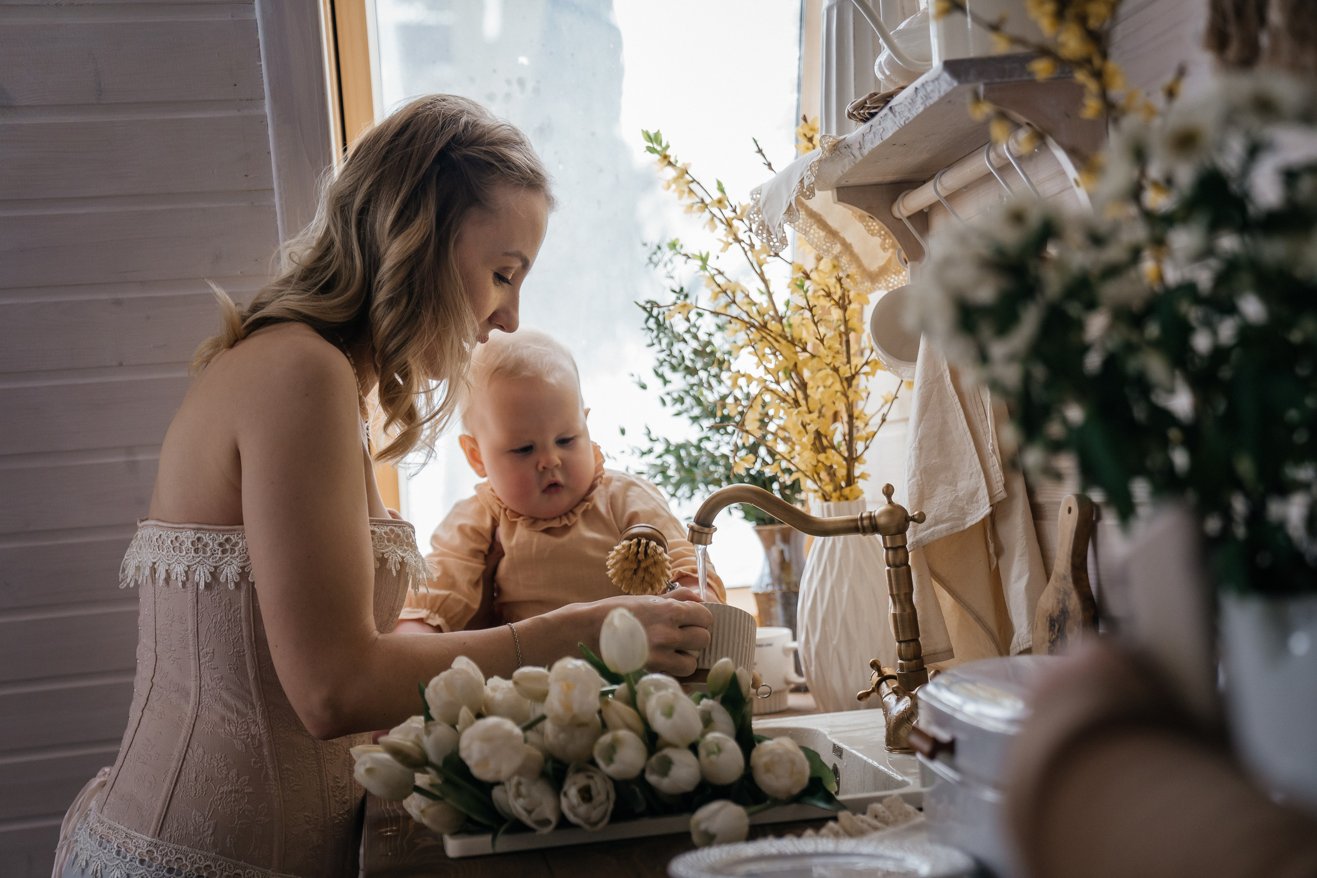 Алиса с мамой Кристиной в нежной семейной фотосессии в Домике Элли г. Пушкино. Семейный и детский фотограф в Сергиев Посаде, Хотьково Якимчук Любовь
