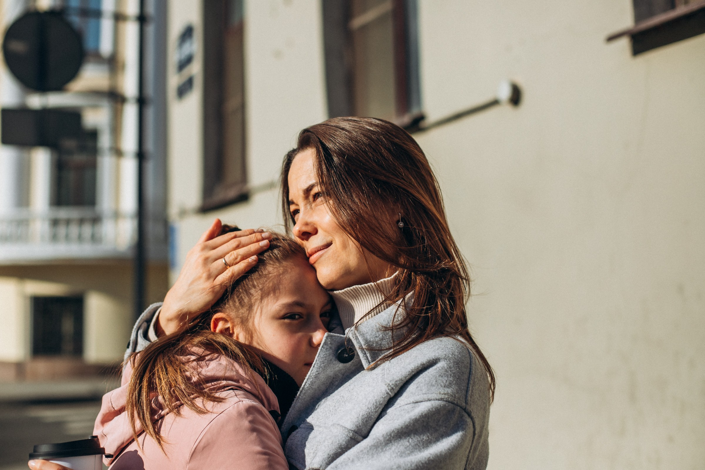 Аделина с семьей в мае. Фотопрогулка в Петербурге. Индивидуальный и семейный фотограф в Санкт-Петербурге