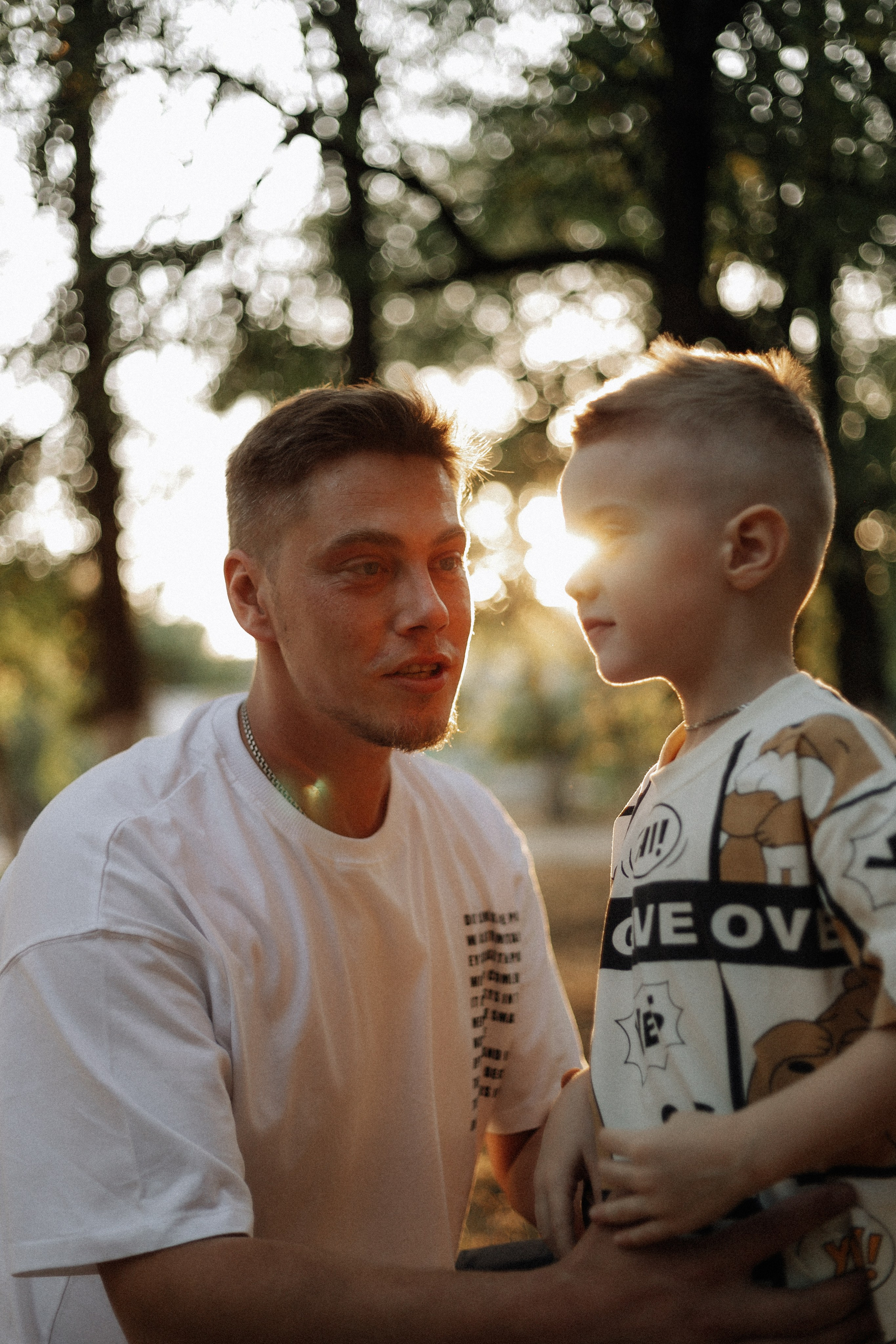 Папа учит сына кататься на велосипеде. Фотограф в Крыму | Виктория Нотевская