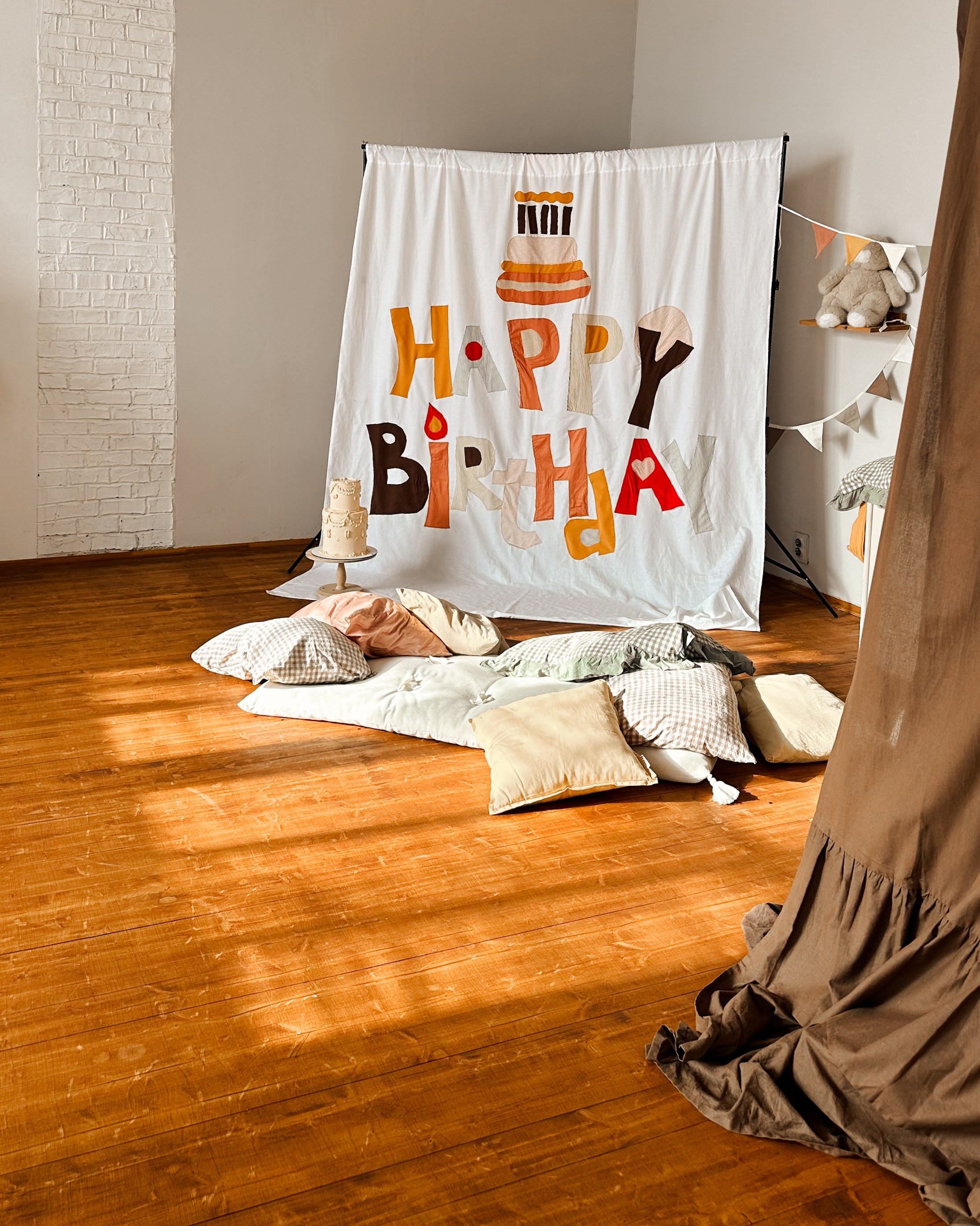 Интерьер фотостудии «Лофт Потолок», город Краснодар, ул. Зиповская 5 литер Х. Семейный и детский фотограф в Краснодаре Анна Трашкова