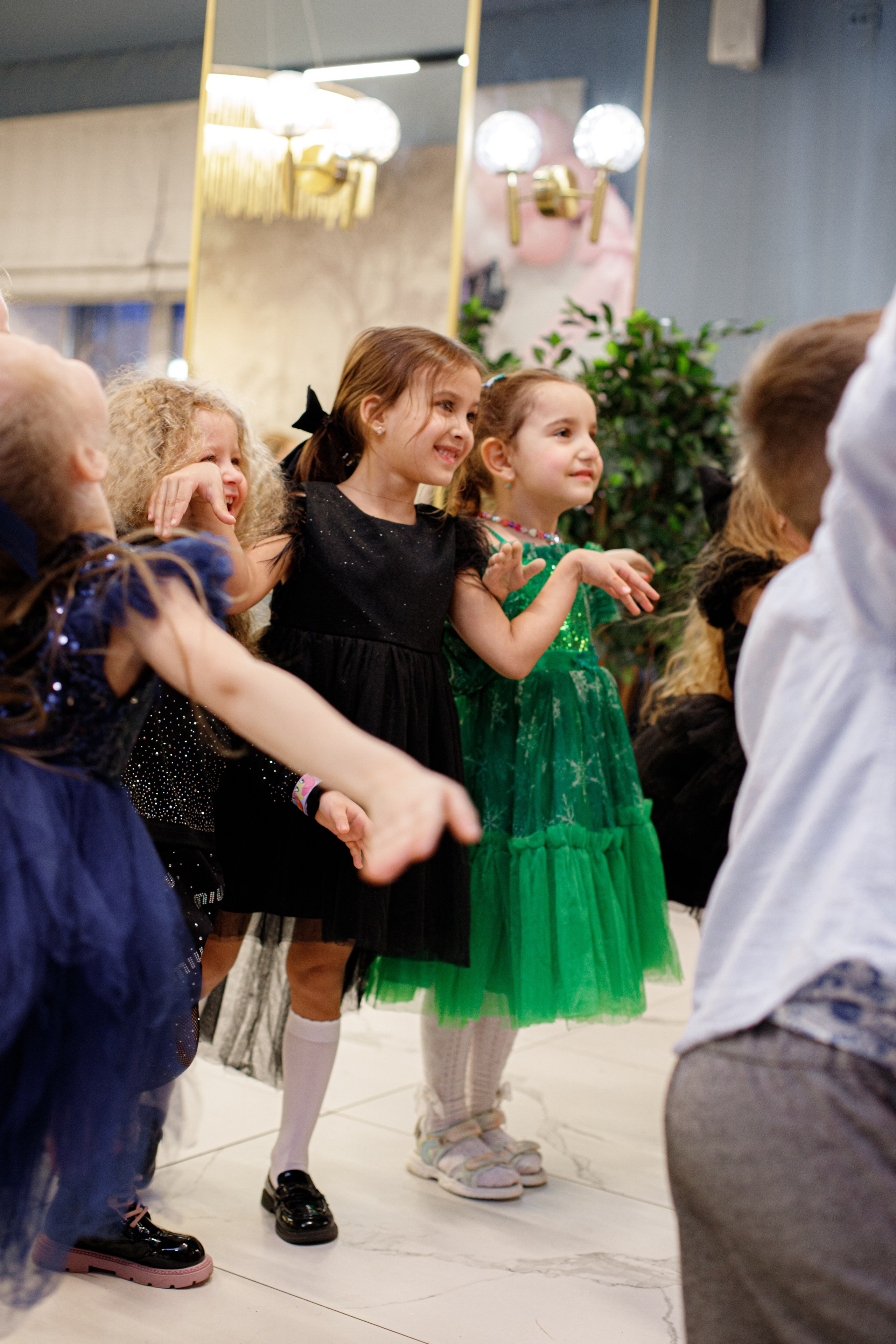 ASIA'S BIRTHDAY PARTY. Photokarish