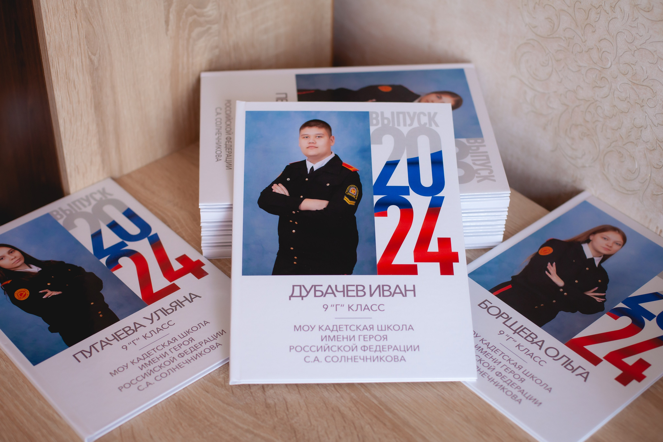 Свадебные фото книги и выпускные альбомы. Свадебный и семейный фотограф в Волжском Антон Тюрин