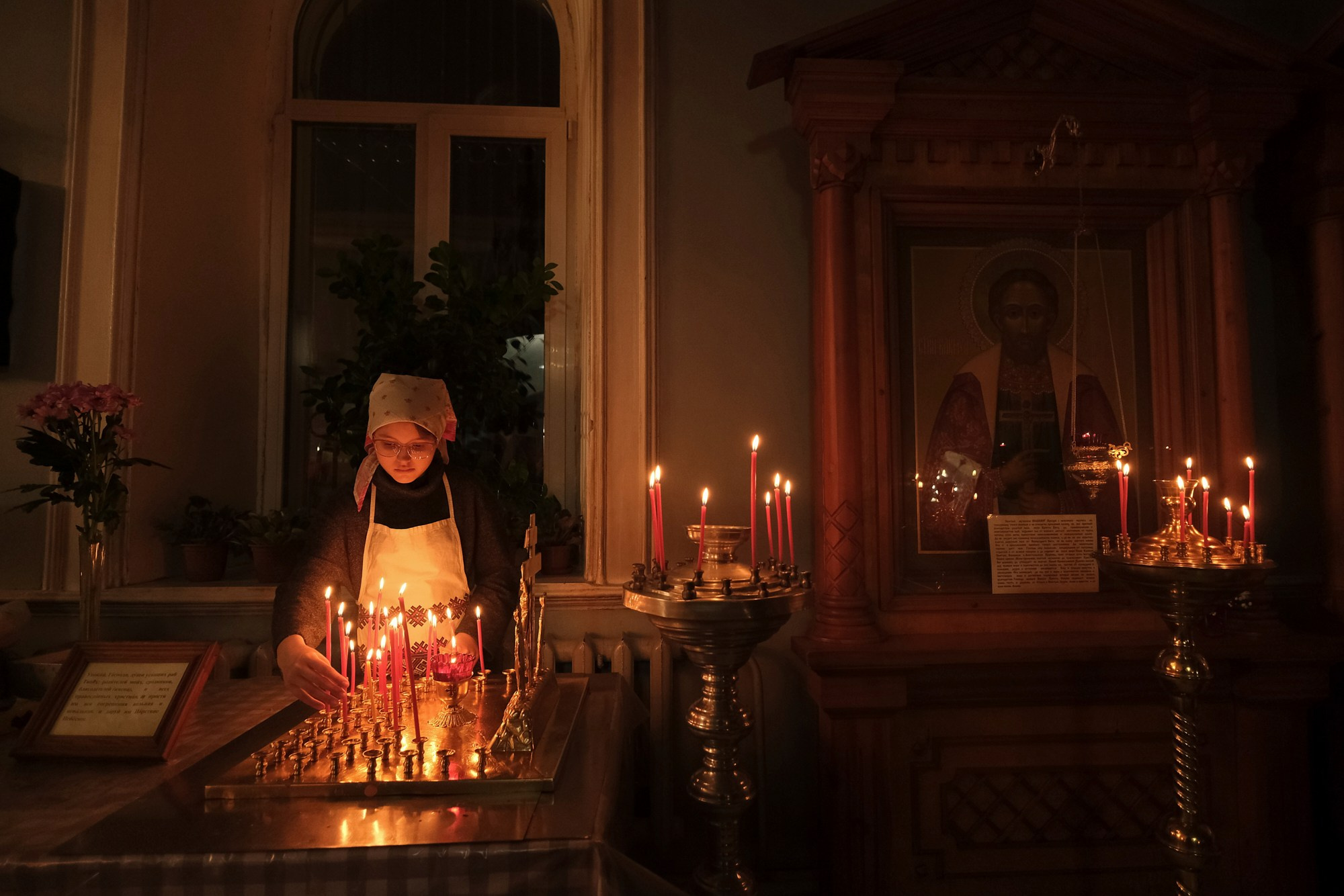 Никита Гольцов фотограф; Пасхальная служба у православных; Пасха; Служба в церкви; Репортажный фотограф в Томске;