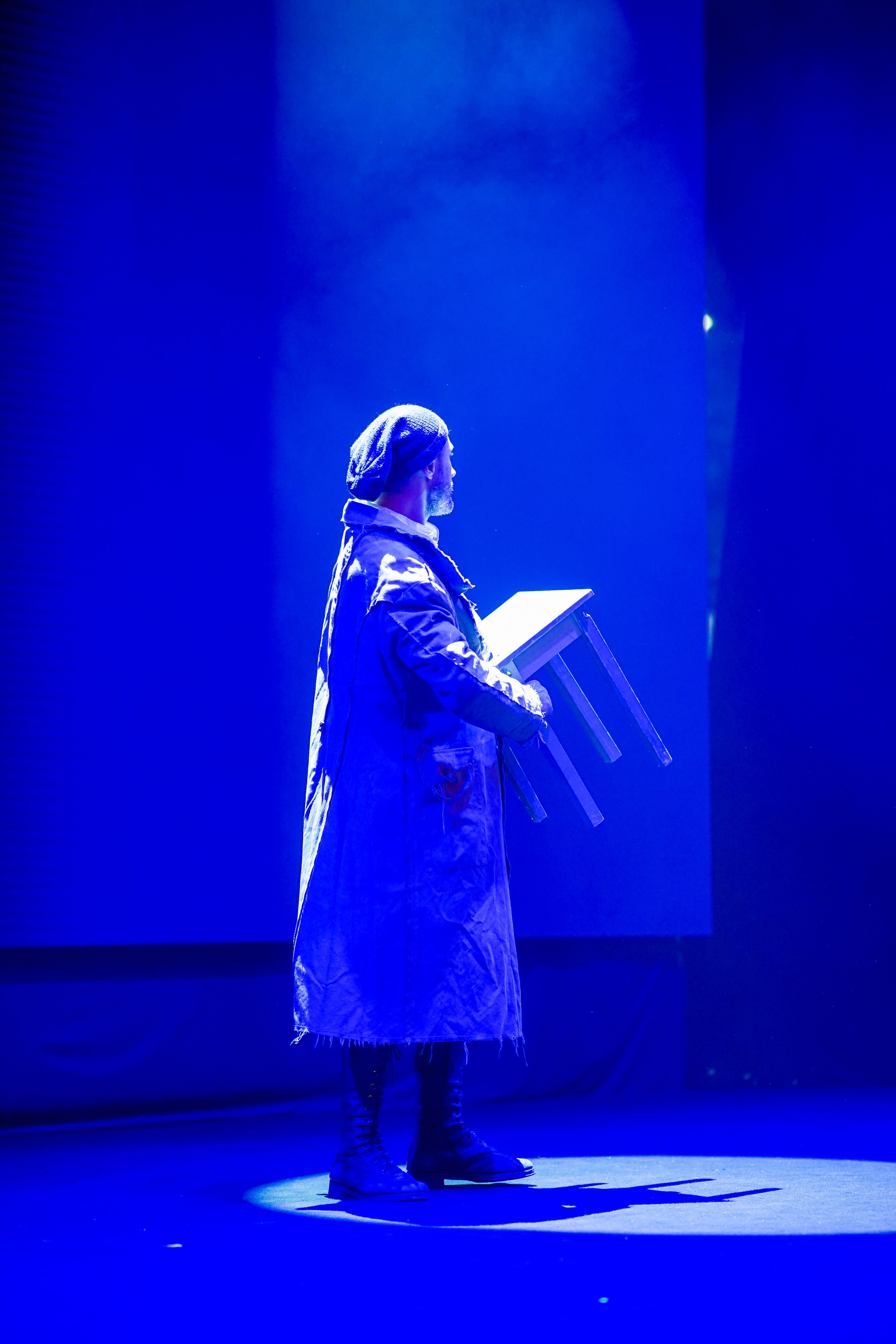 Спектакль «Всюду жизнь», Егор Дружинин. ZAGLADIN Bureau