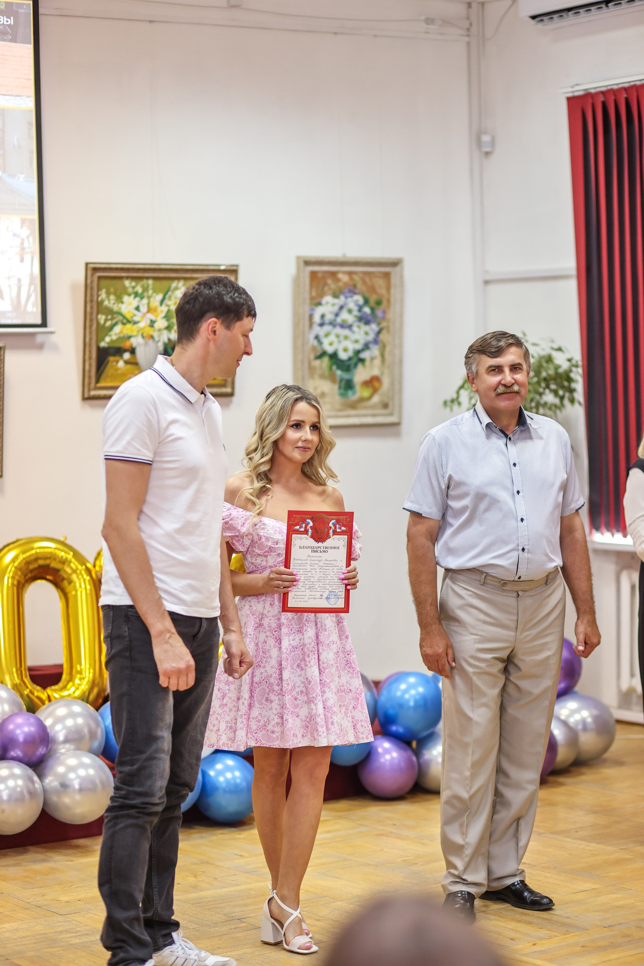 Вручение аттестатов. Школа № 7, выпускники 11 класса 2023 г. Студия выпускных альбомов Остров