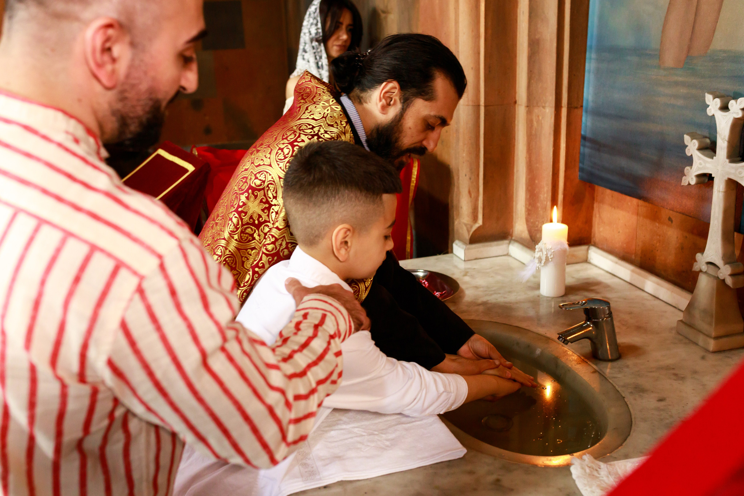 Таинство Крещения в Армянской церкви. Фотограф Тверь. Свадебные, семейные, индивидуальные фотосессии