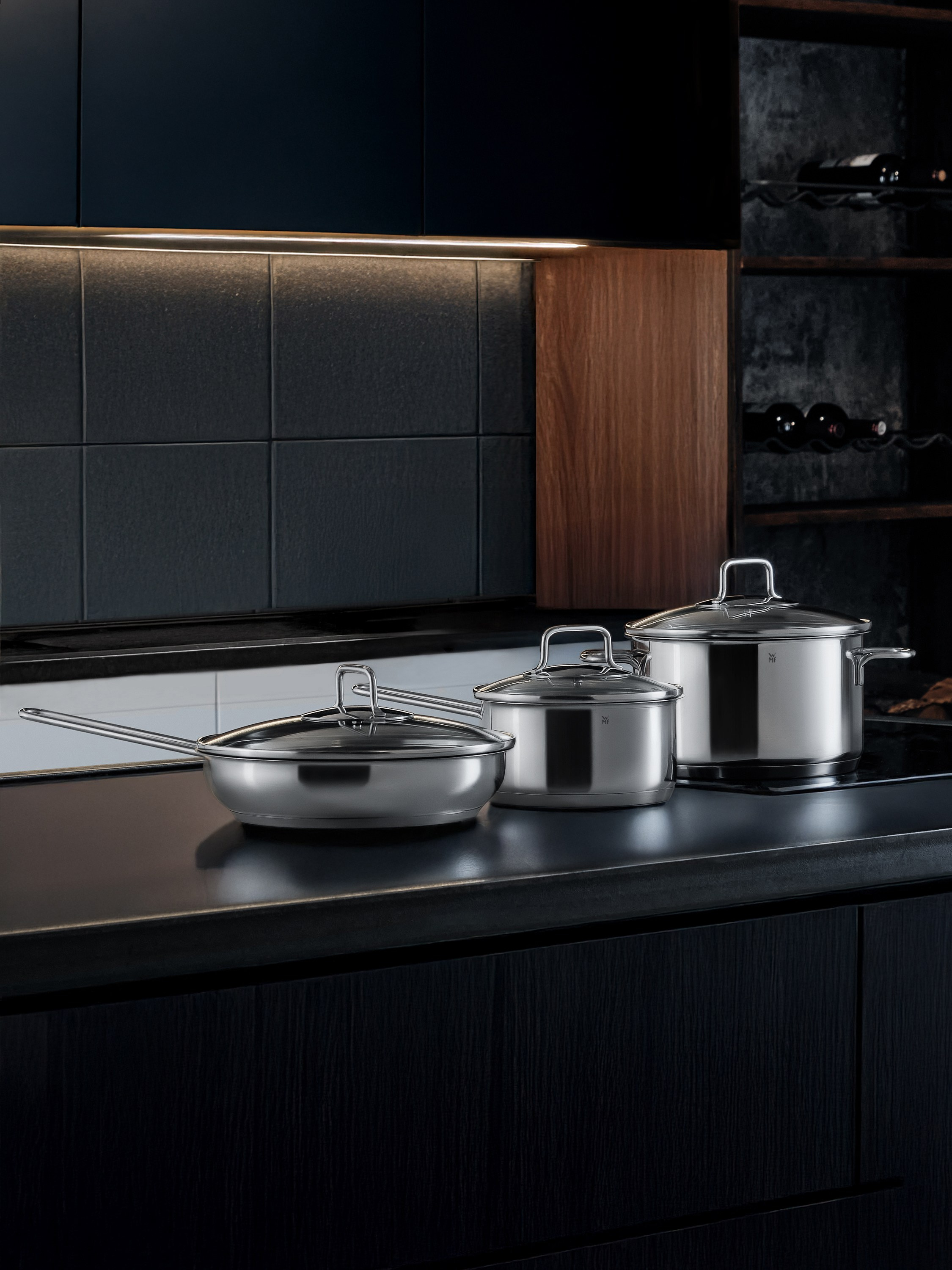 Кастрюли и сковородки. Предметный фотограф, инфографика и видео в Санкт-Петербурге