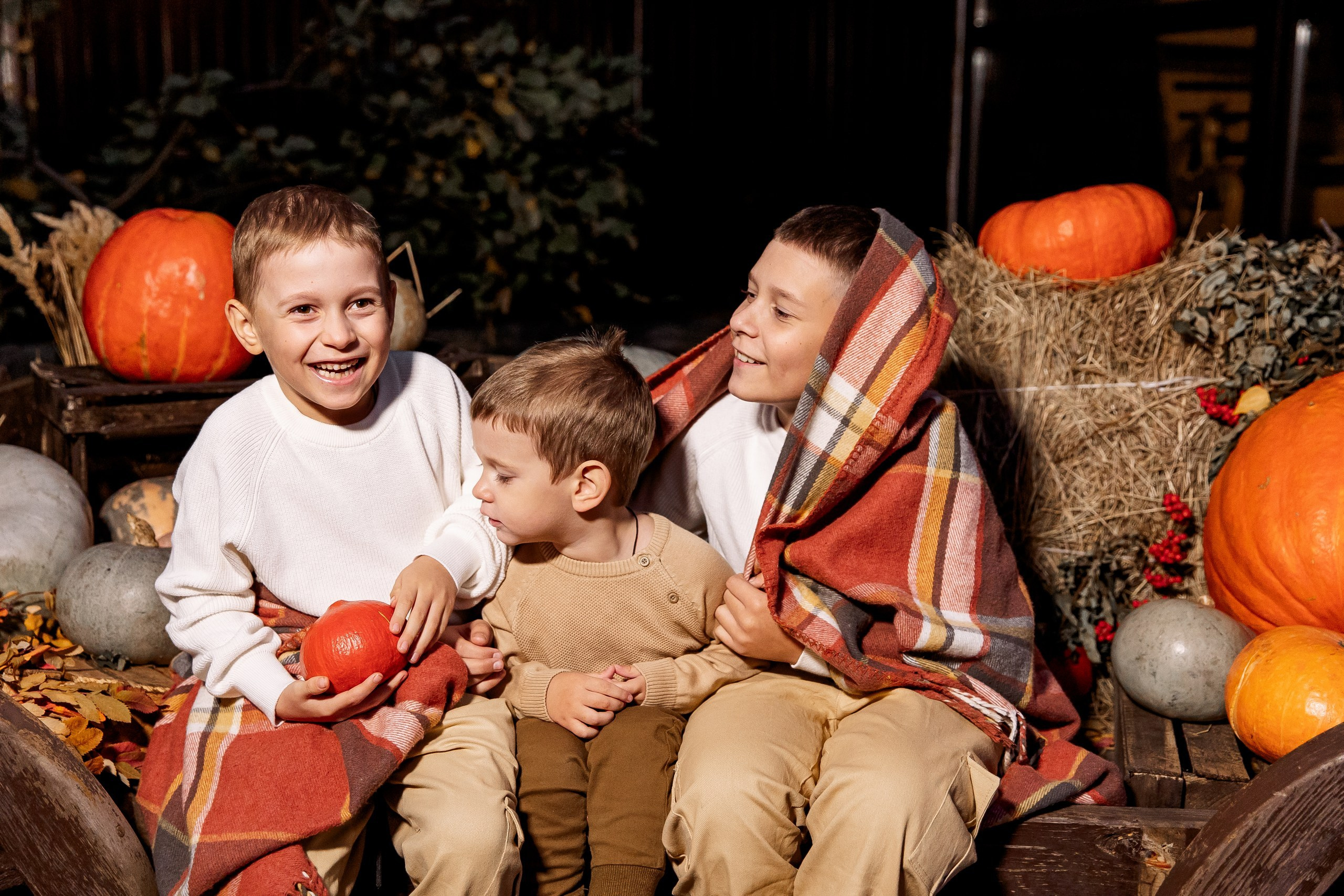 Эдуард и Дарья с сыновьями. Свадебный и семейный фотограф в Челябинске Юлия Ишимова