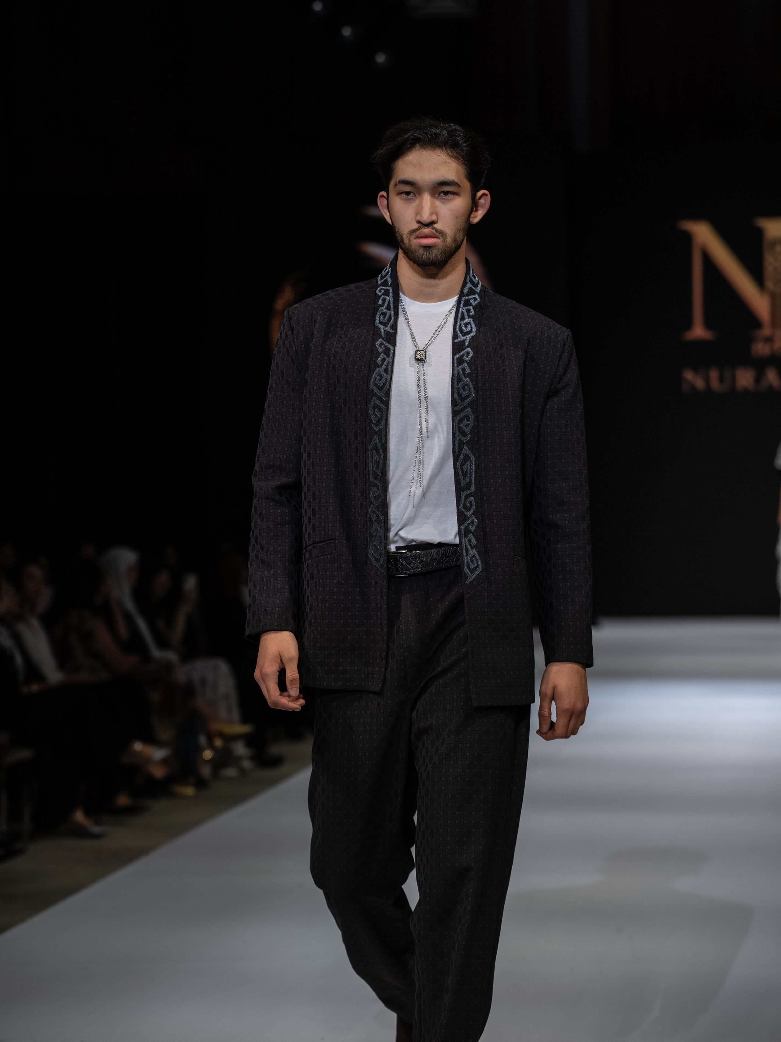 EURASIAN FASHION WEEK Nurasem. Сайт Алматинского НЮ АРТ, будуар и фэшн фотографа Дениса Карпенко