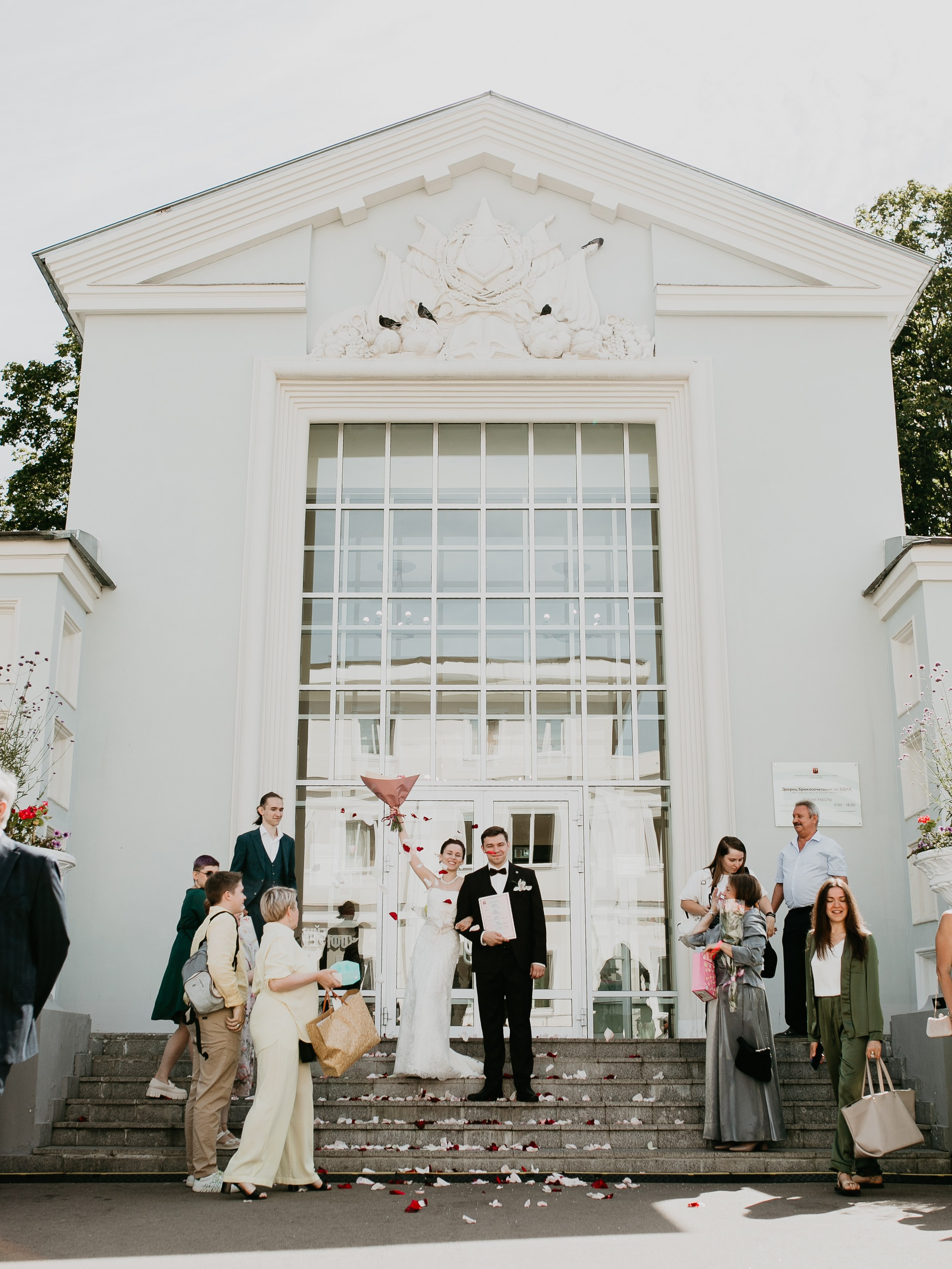 Свадебная прогулка ВДНХ. Фотограф Олеся Бакалина