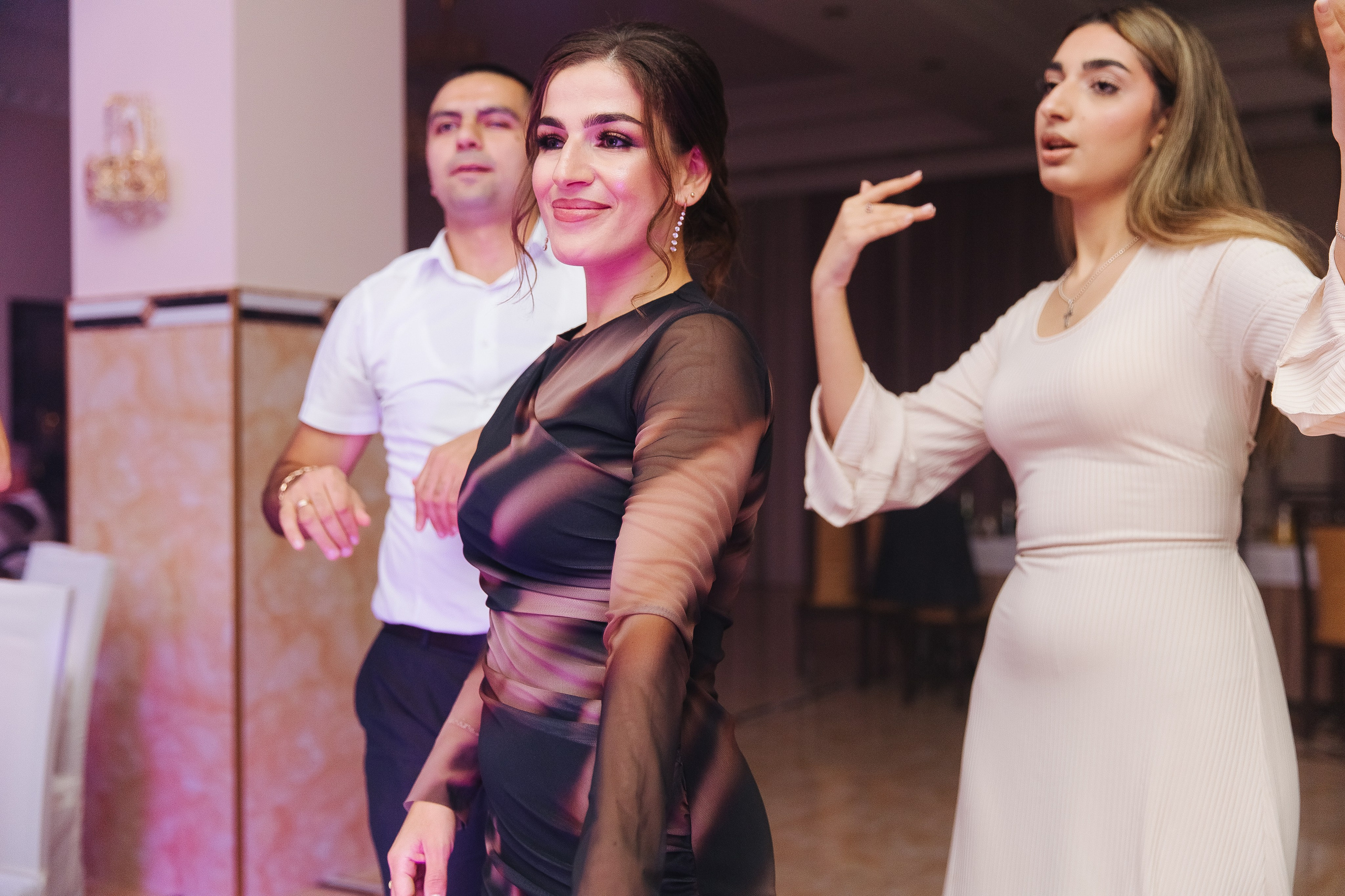 Ани и Назели. 35&5 День рождения, «Янтарь». Фотограф в Красноярске Надежда Воскресенская