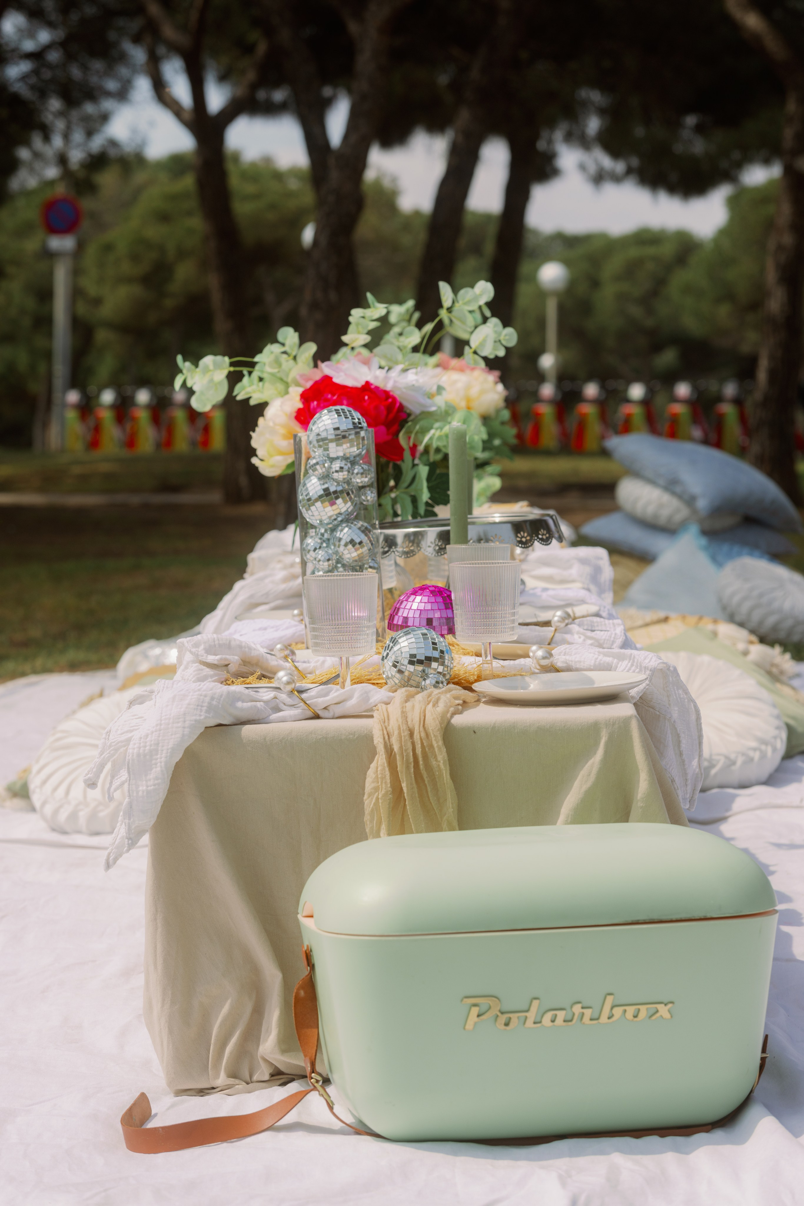 Bachelorette picnic in Barcelona. Europe Wedding Photo  — destination wedding photography across Europe and the Middle East