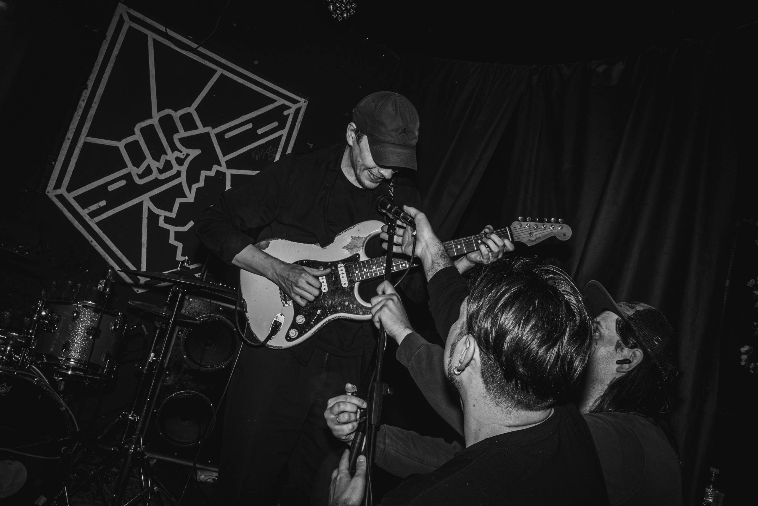 Ютани & о т м е ж & Вещи в картонной коробке 08.08.2025. Репортажный фотограф в Москве Legiodot