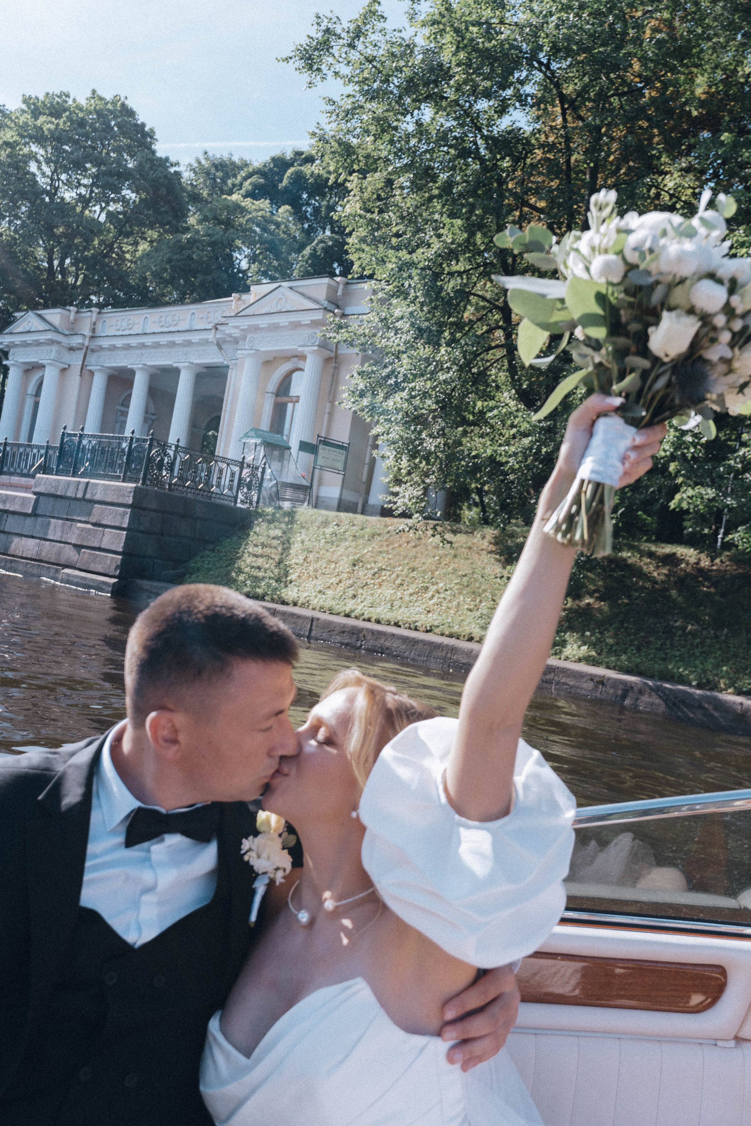 СВАДЕНБНАЯ СЬЕМКА НА КАТЕРЕ ПО КАНАЛАМ САНКТ-ПЕТЕРБУРГА И В АКВАТОРИИ НЕВЫ. Профессиональный фотограф, Санкт-Петербург — Виктория Богомолова
