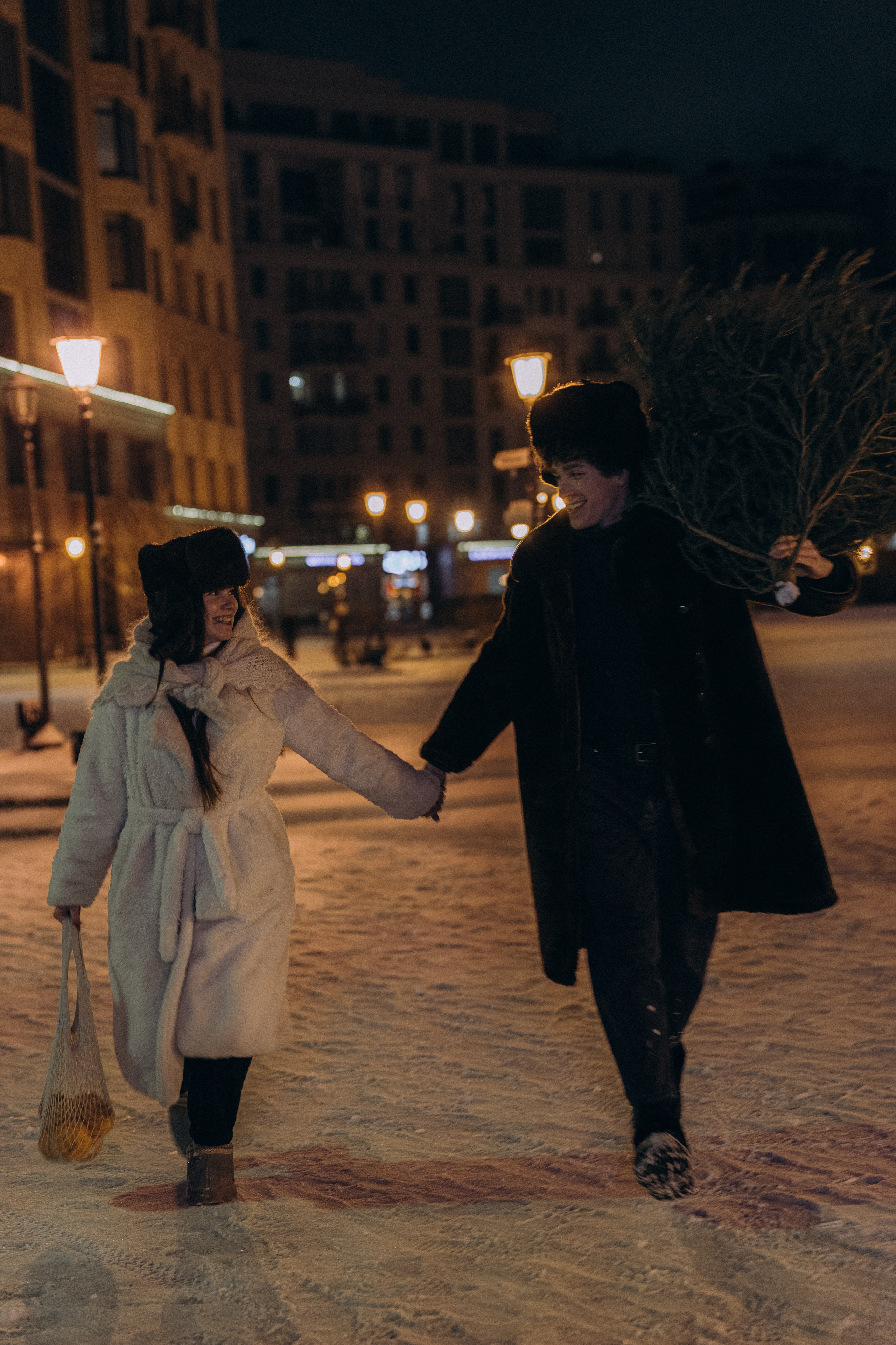 НОВОГОДНЯЯ ПРОГУЛКА ПАРЫ ПО ЧЕРНЫШЕВСКОЙ ПЕРЕД НОВЫМ ГОДОМ. Профессиональный фотограф, Санкт-Петербург — Виктория Богомолова