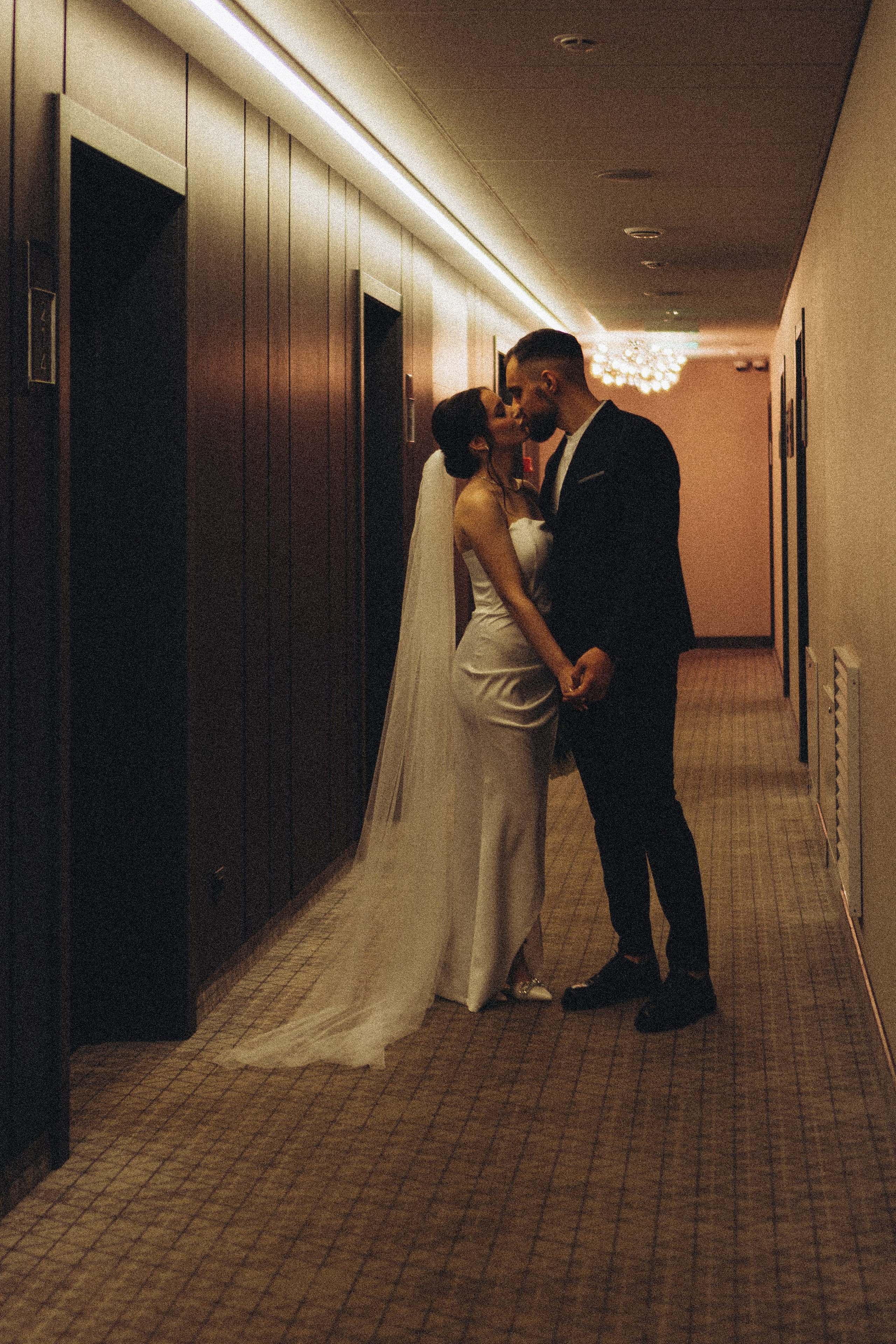 СВАДЕБНАЯ СЬЕМКА СБОРОВ ЖЕНИХА И НЕВЕСТЫ В ОТЕЛЕ И ТАКЖЕ ФОТОСЕССИИЯ В ОТЕЛЕЕ МЕГАПОЛИС БРЯНСК. Профессиональный фотограф, Санкт-Петербург — Виктория Богомолова