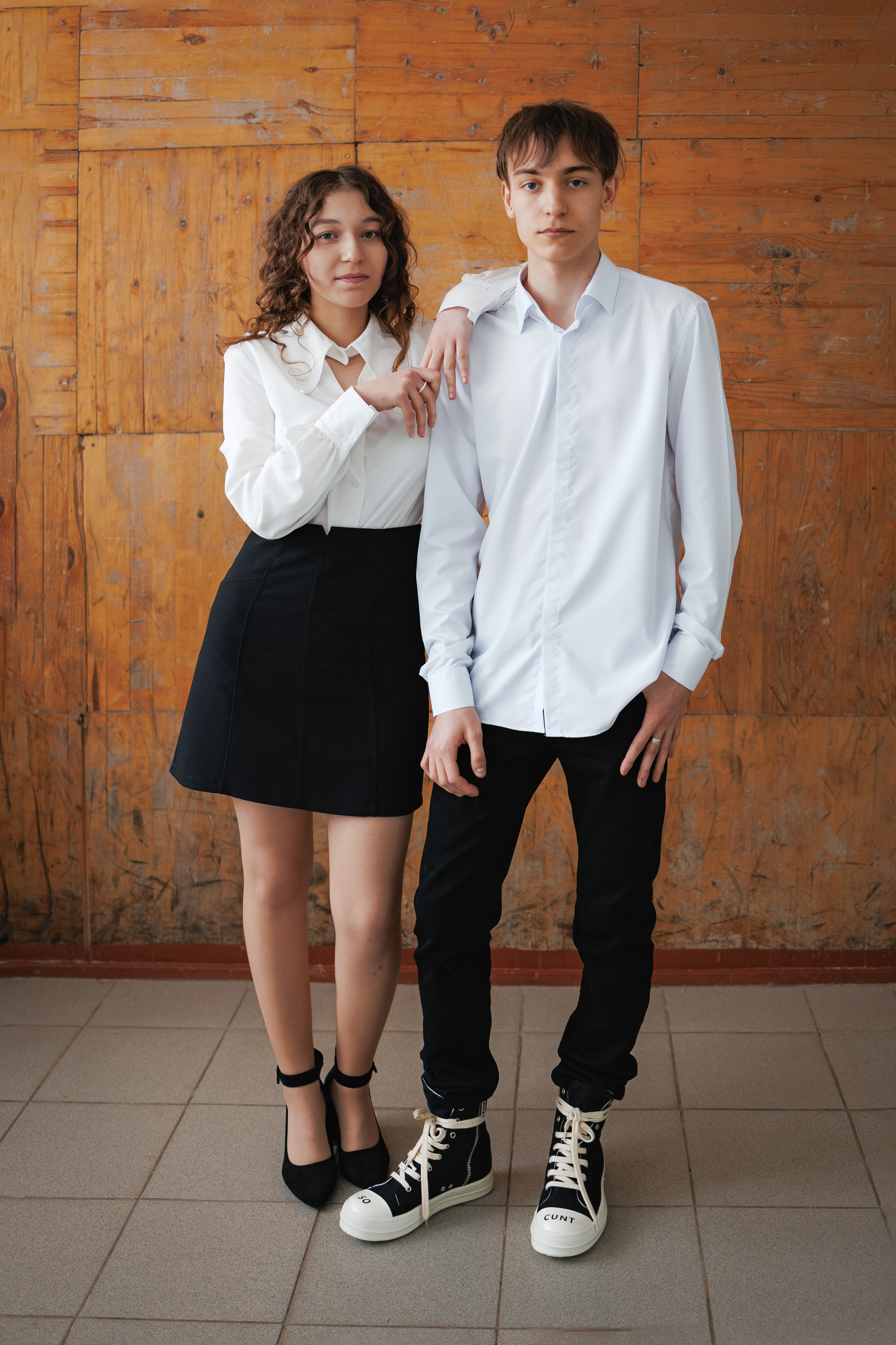 Позы для школьной фотосессии. Фотограф Медногорск Кувандык Оксана Шерехода свадебные, семейные, индивидуальные, школьные фотосессии. Печать фотоальбомов