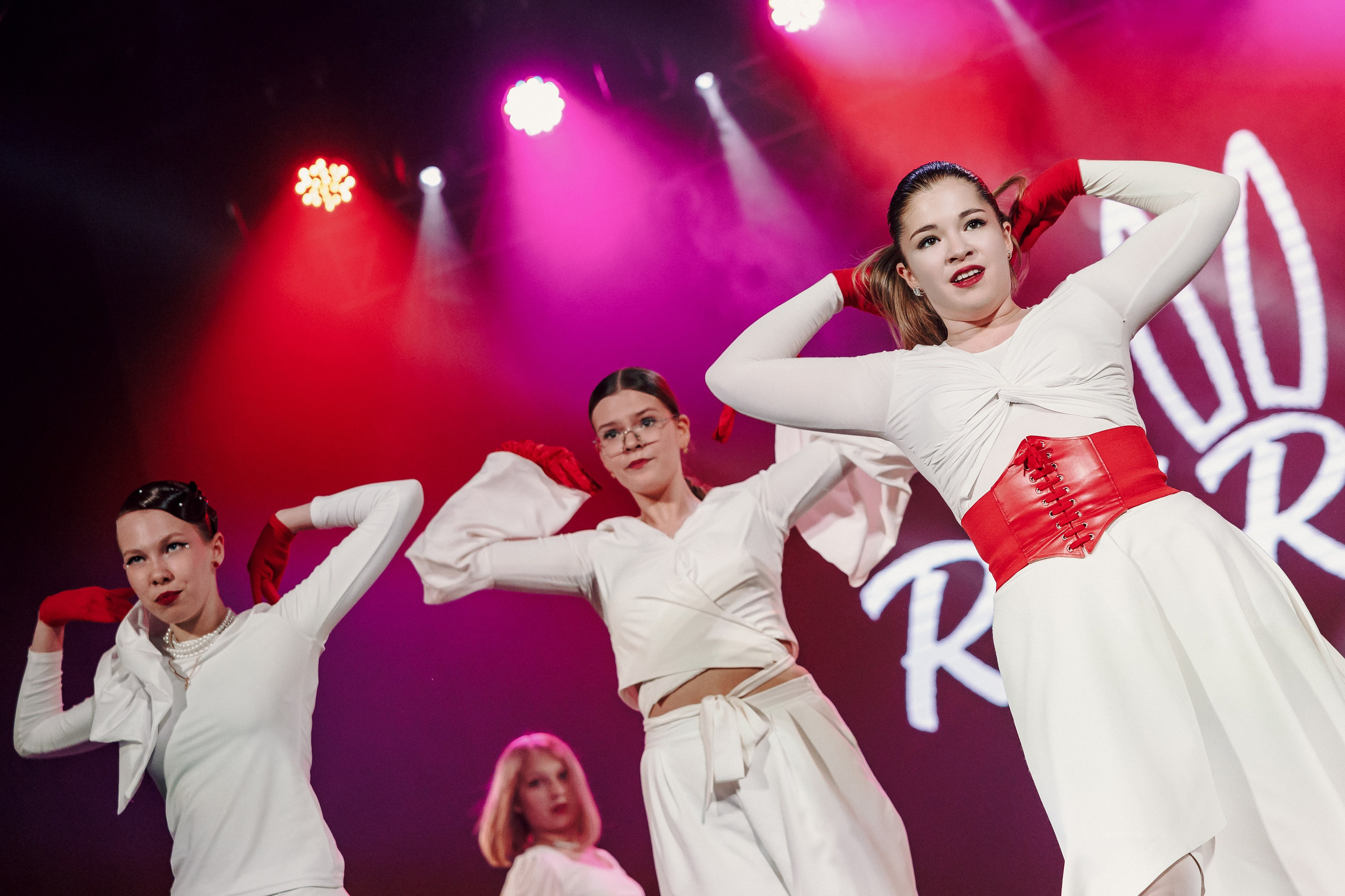 Отчётный концерт танцевальной школы «Red Rabbits» 2025. Лёшка Варзегов — фотограф