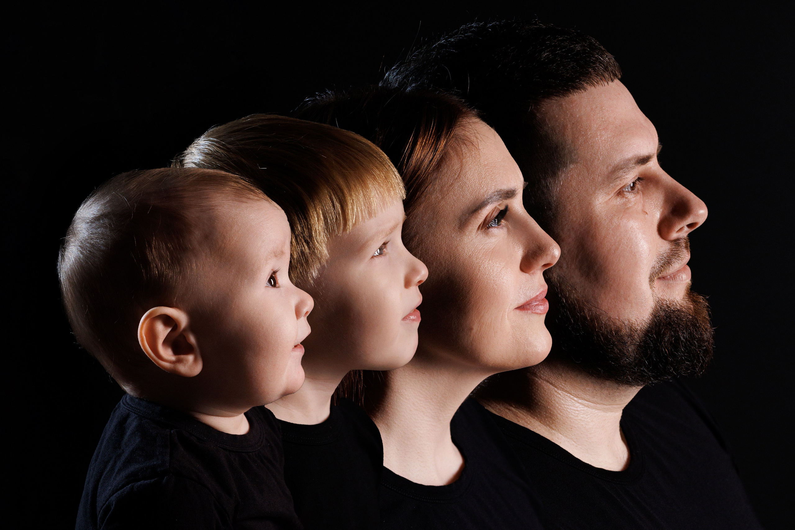 Портрет поколений на чёрном фоне. Семейный и детский фотограф в Краснодаре Анна Трашкова