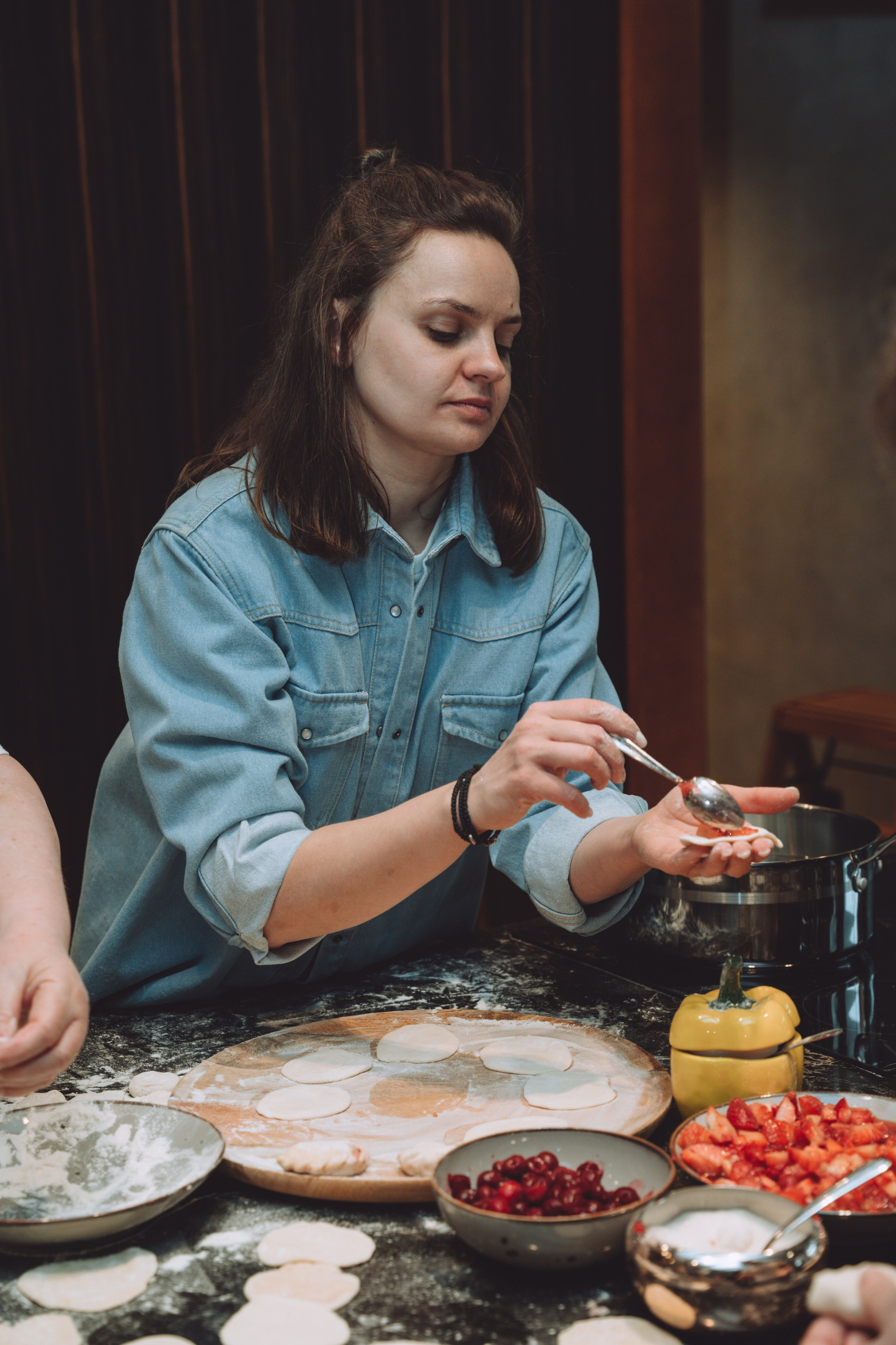 МЫ ЛЕПИЛИ ВАРЕНИКИ. Семейный и детский фотограф Анна Бренч