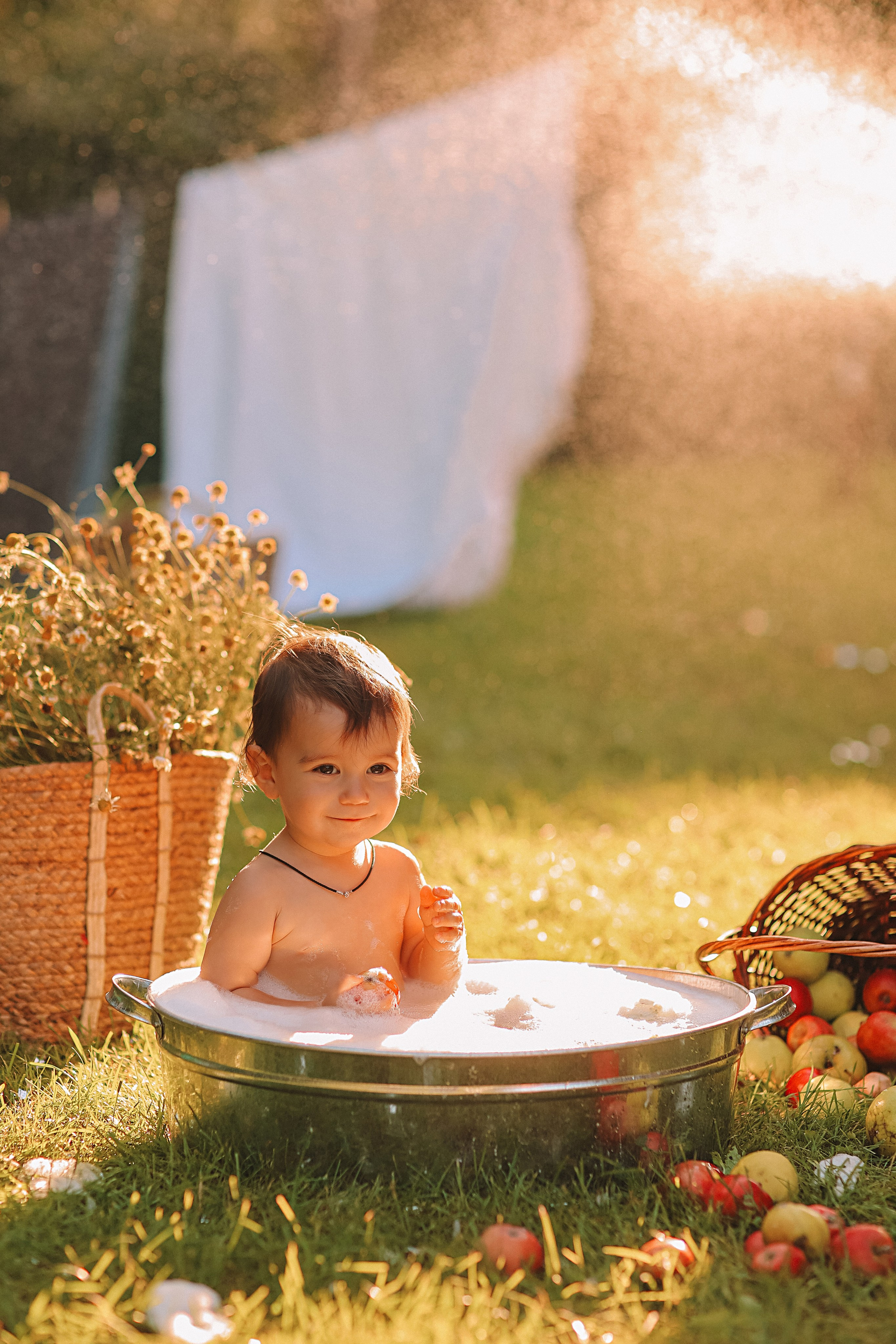 Стирка у дома. Семейный фотограф Тюмень, фотограф на роды Салмина Мария