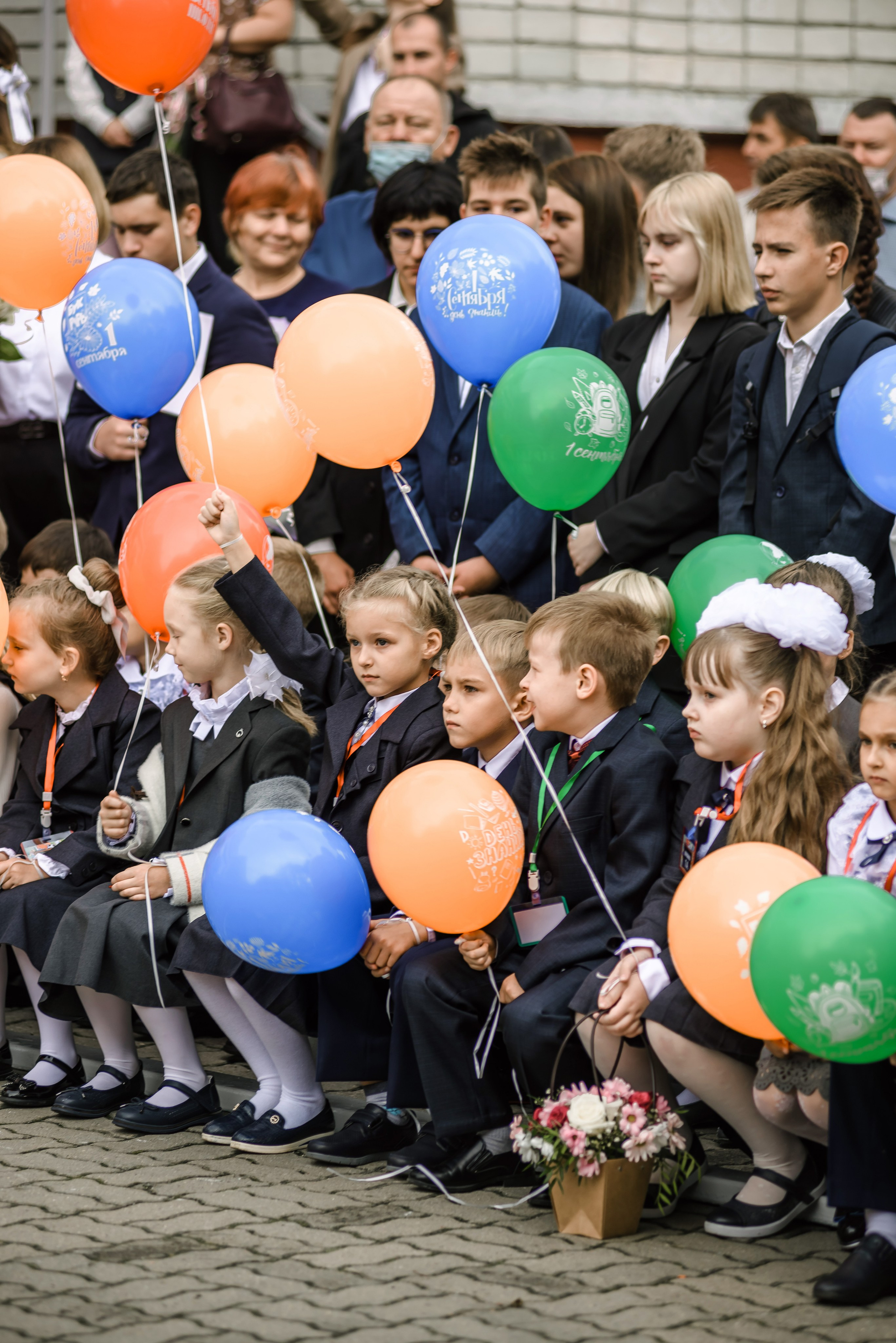 Линейка 11-е классы 2023. Фотограф Галина Лисанова, г. Брянск