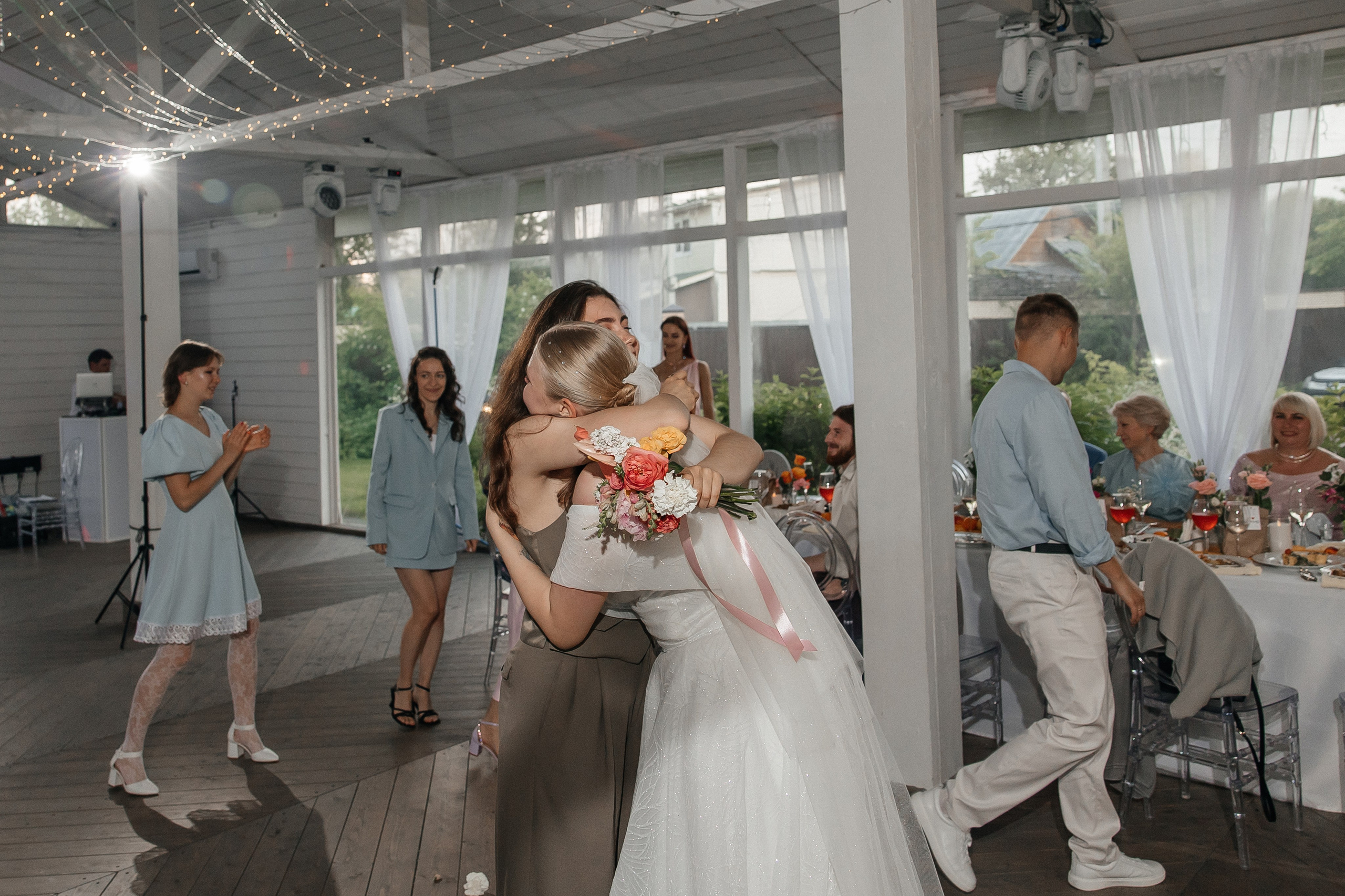 свадебный банкет на&nbsp;площадке House for Wedding «Дом у&nbsp;озера»