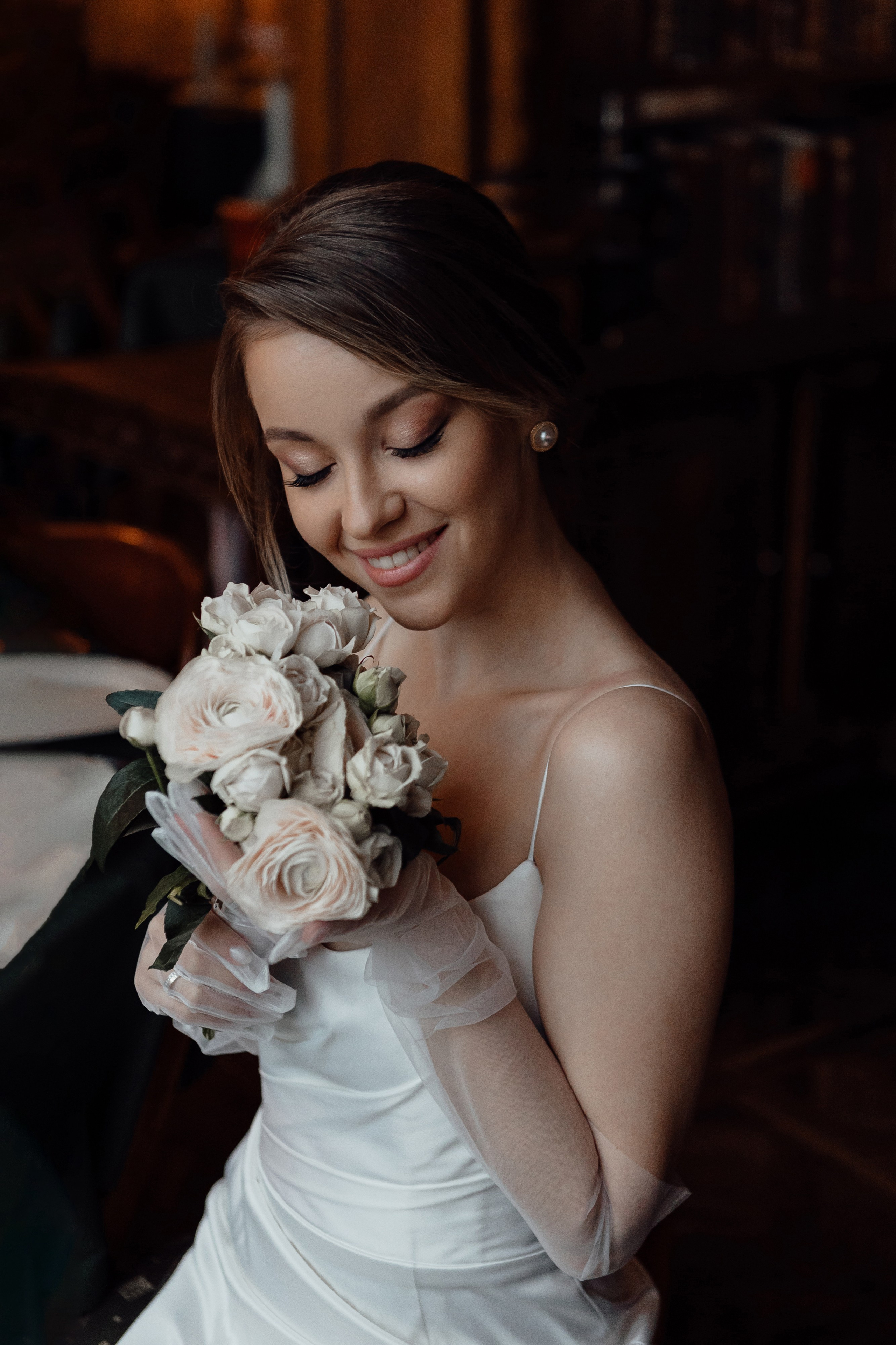 Свадебная фотосессия в Кафе Пушкинъ. Свадебный фотограф в Москве Дарья Олендарёва