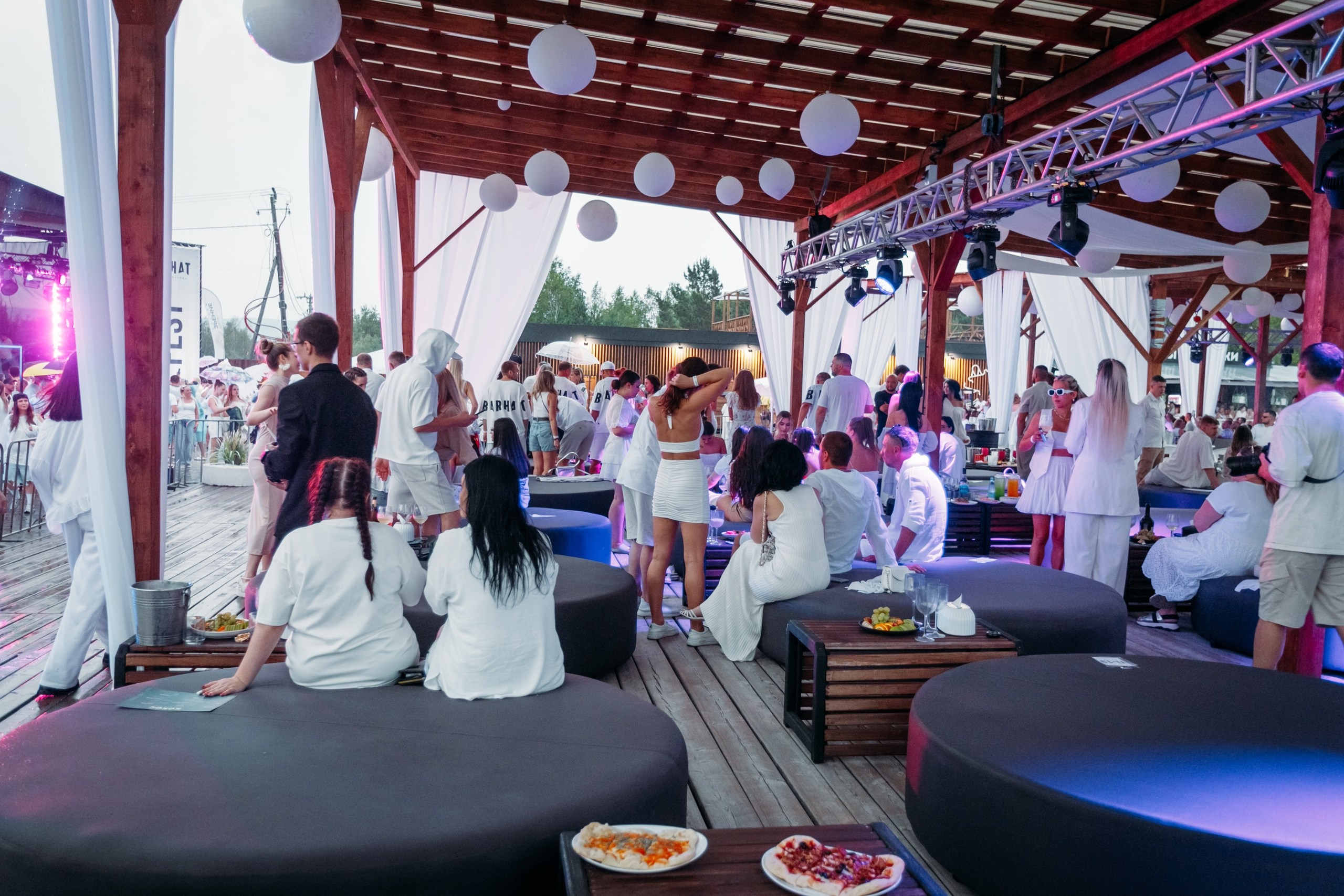 White Party @ Бархат парк. Репортажный фотограф Максим Полянский. Москва, Санкт-Петербург, Красноярск