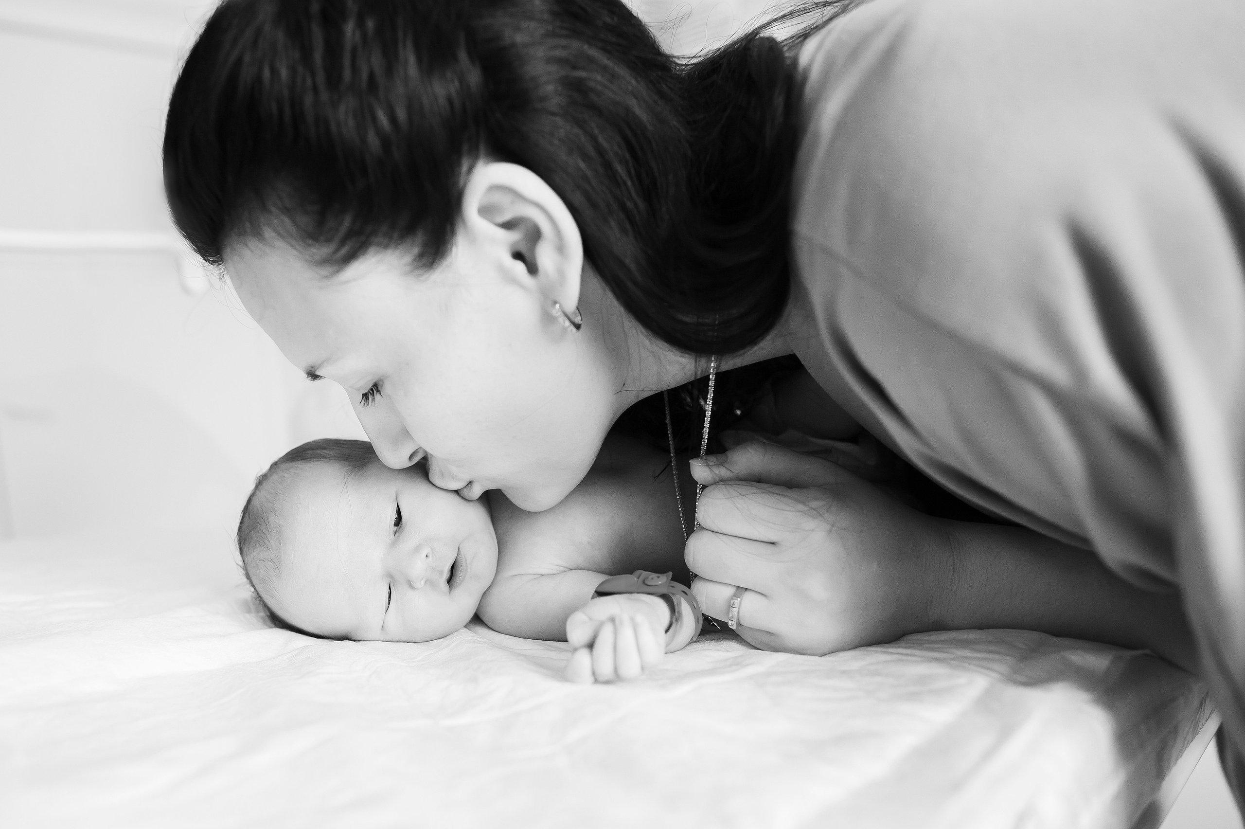 Выписка из роддома. Репортажный, семейный и детский фотограф в Пензе и Заречном Арина Ермилова. Картины барельеф на заказ