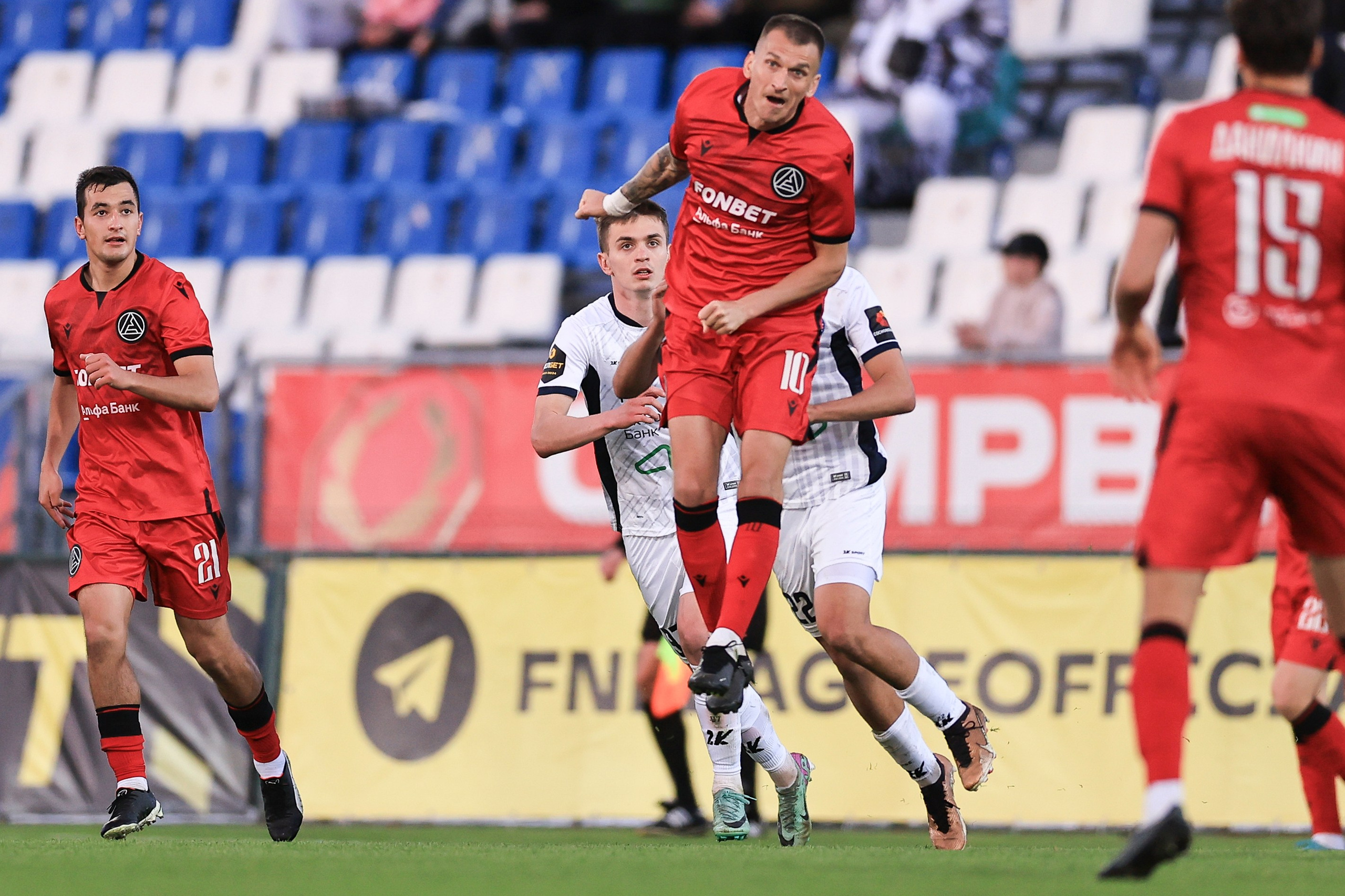 ФК Камаз — ФК Акрон. Спортивный репортажный фотограф Казань Нафис Сиразетдинов