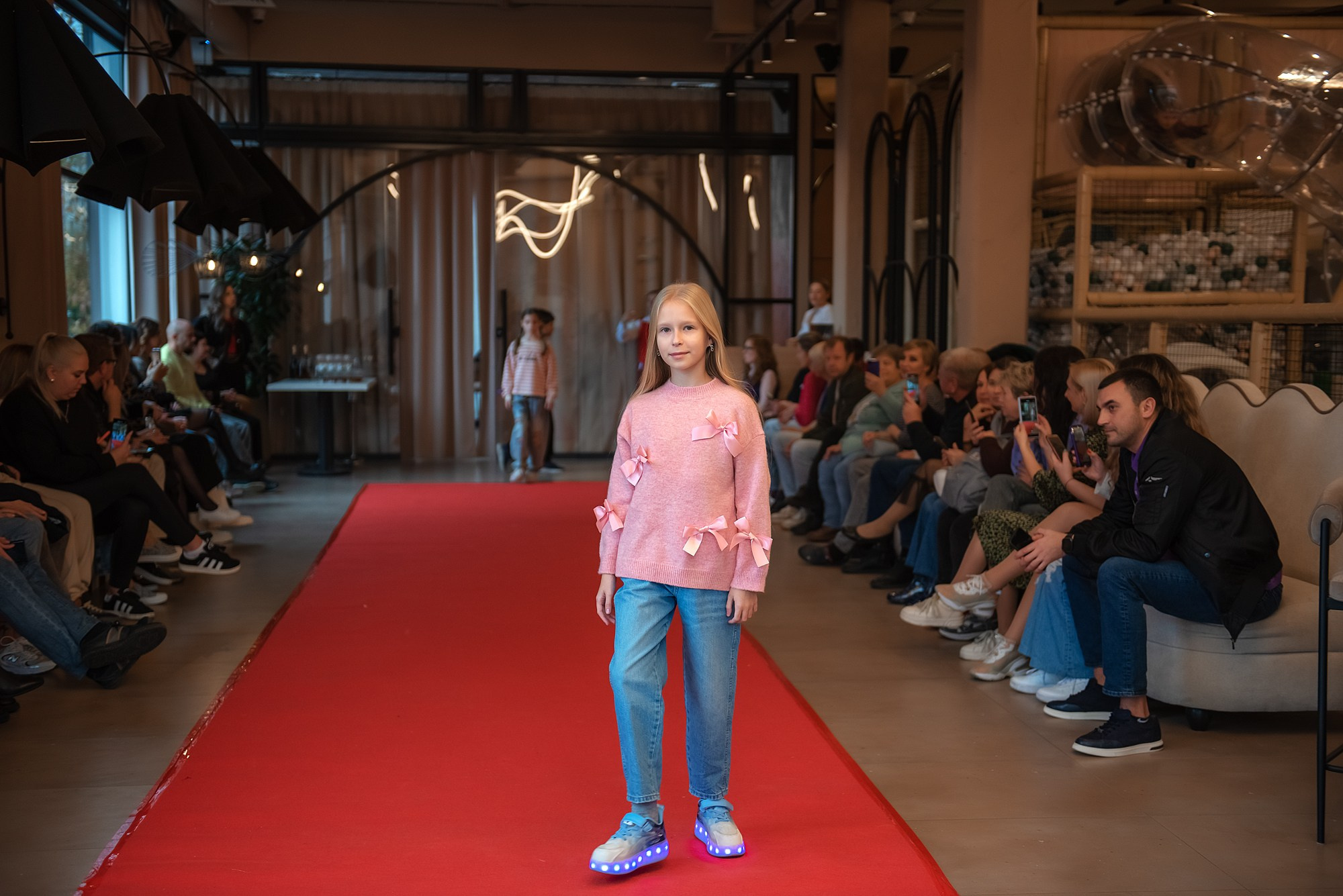 HAPPYkids дефиле в день мамы. Семейный и коммерческий фотограф в Сочи Александр Бодунов