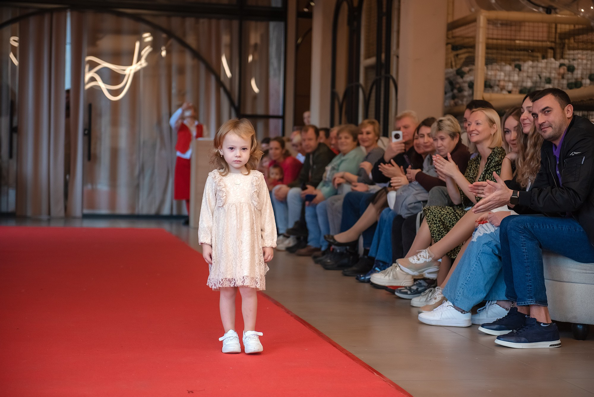 HAPPYkids дефиле в день мамы. Семейный и коммерческий фотограф в Сочи Александр Бодунов