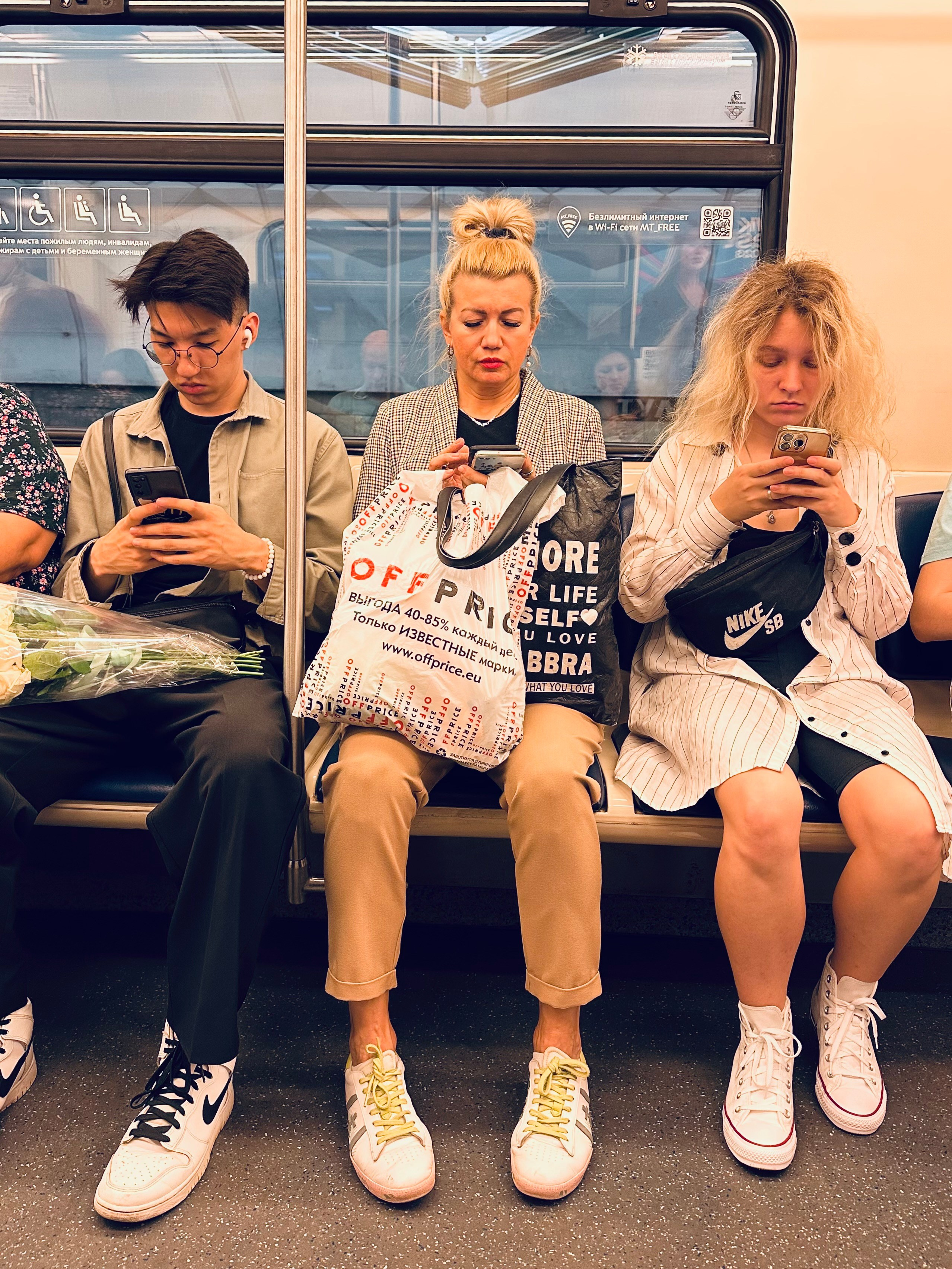 Стрит. Фотограф в Москве — Рина Серёгина — съёмка в студии и репортаж